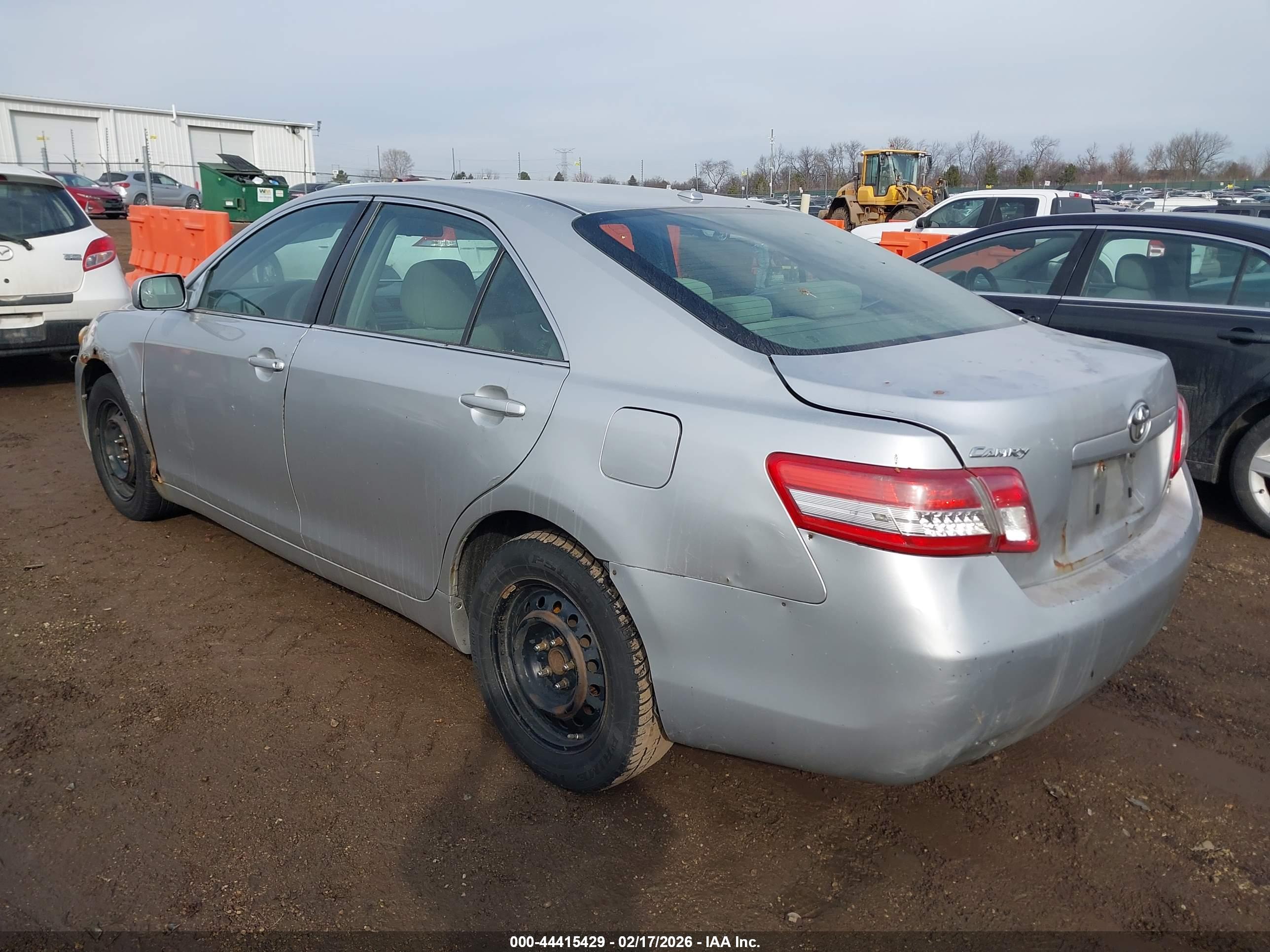 TOYOTA CAMRY image 3