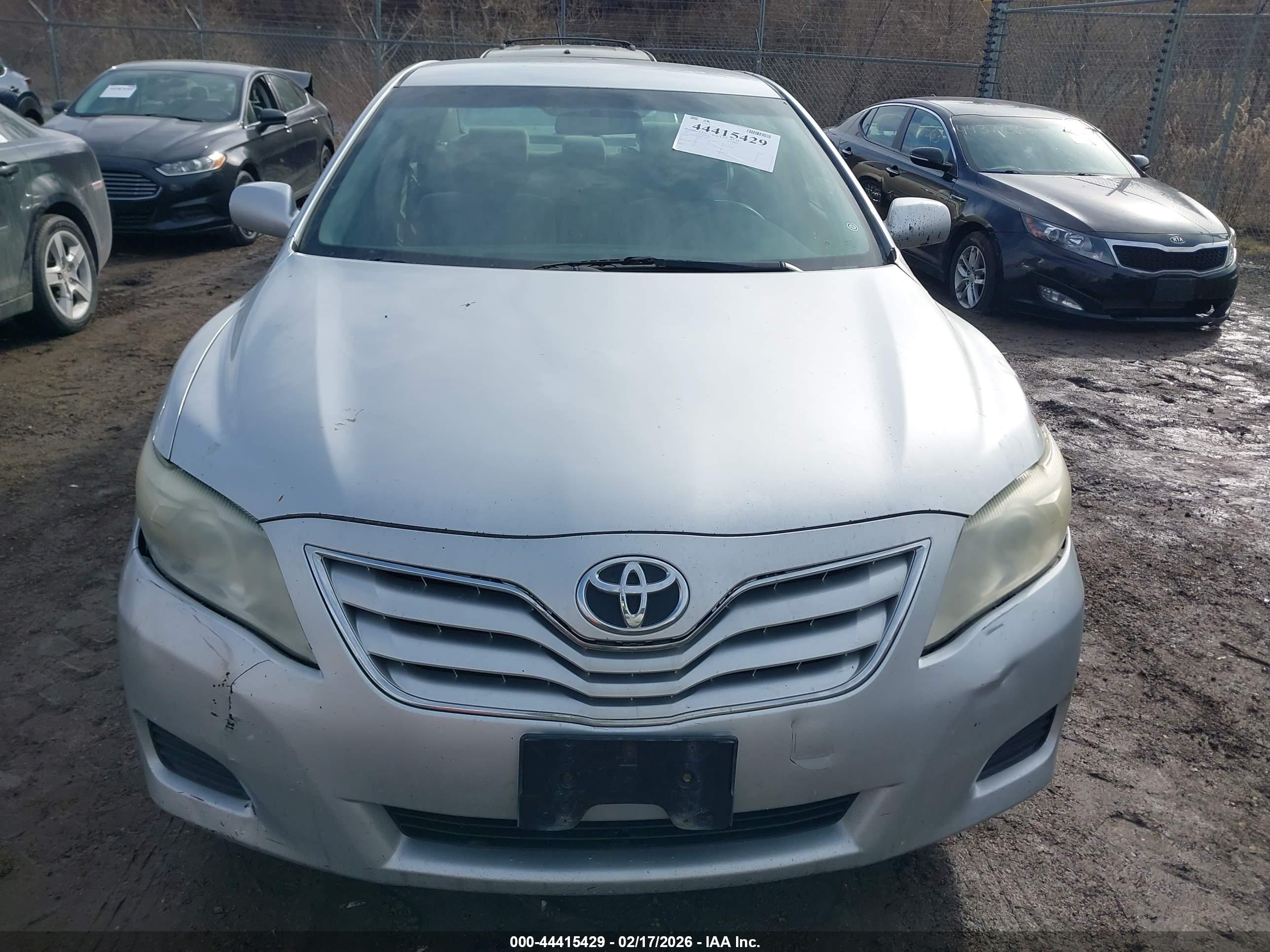 TOYOTA CAMRY image 6