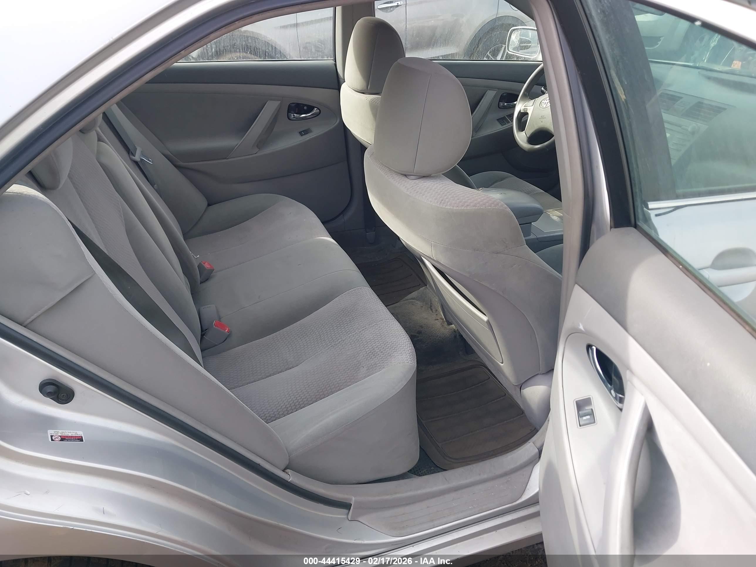 TOYOTA CAMRY image 8