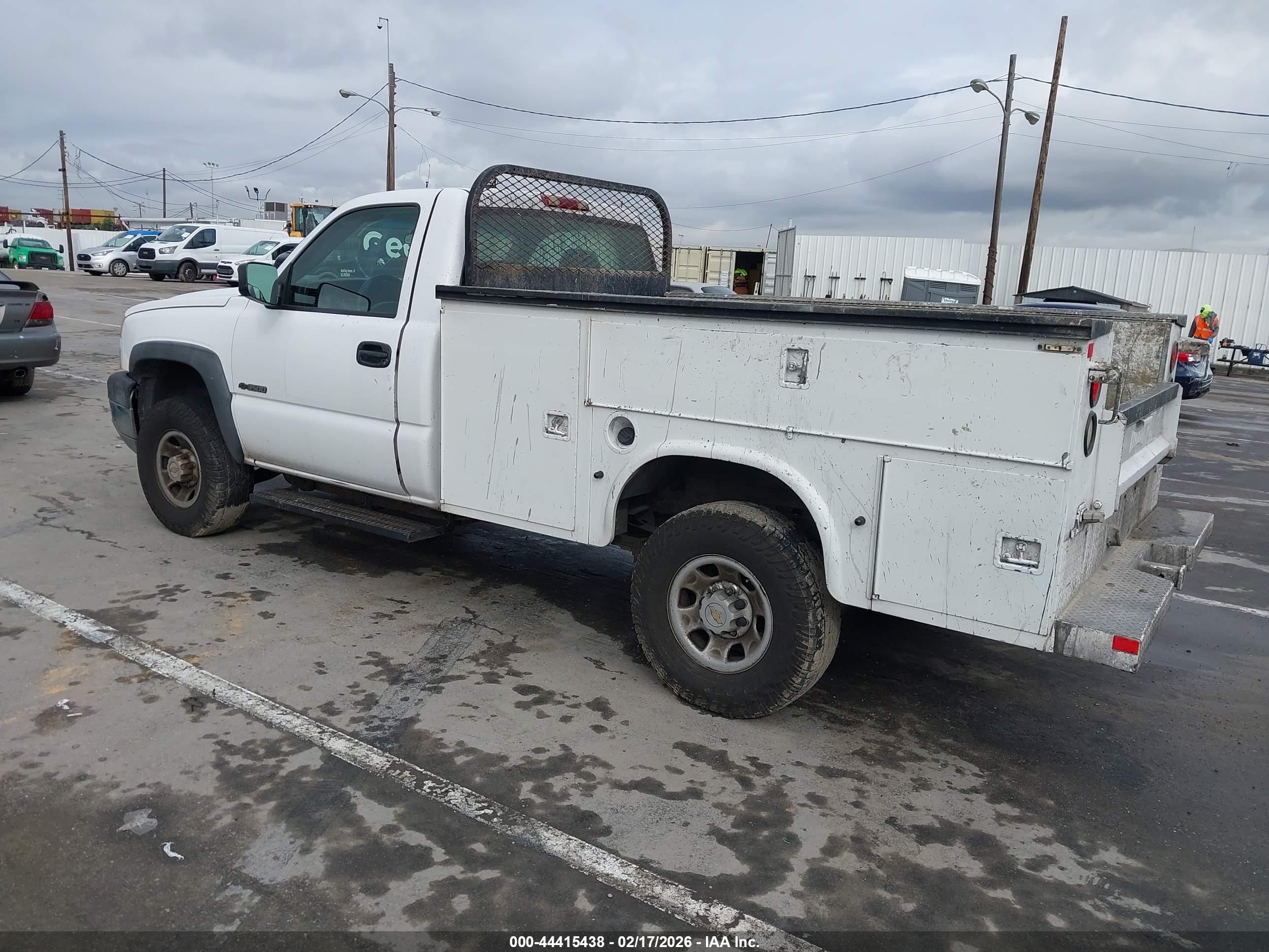 CHEVROLET SILVERADO image 3