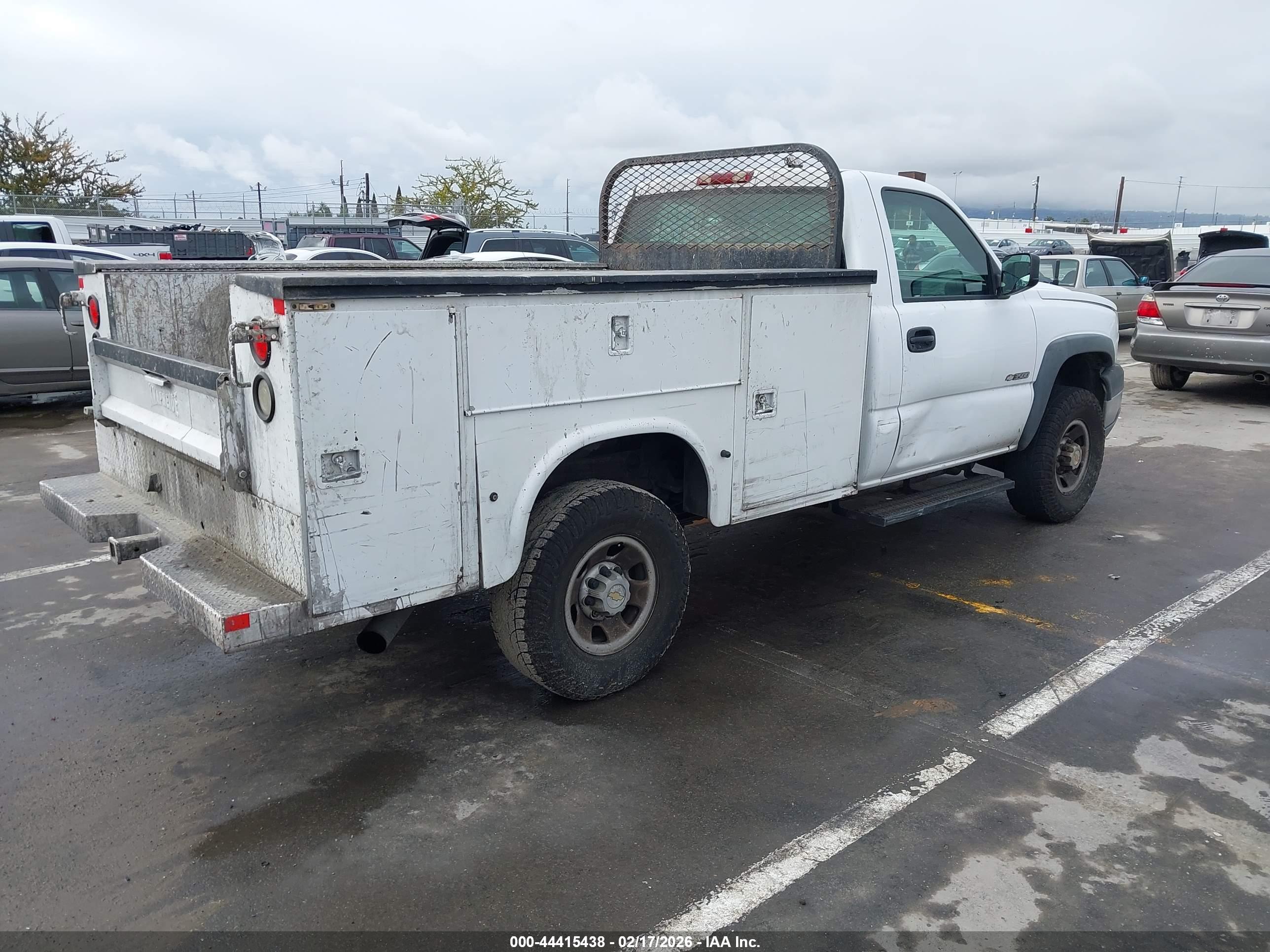 CHEVROLET SILVERADO image 4