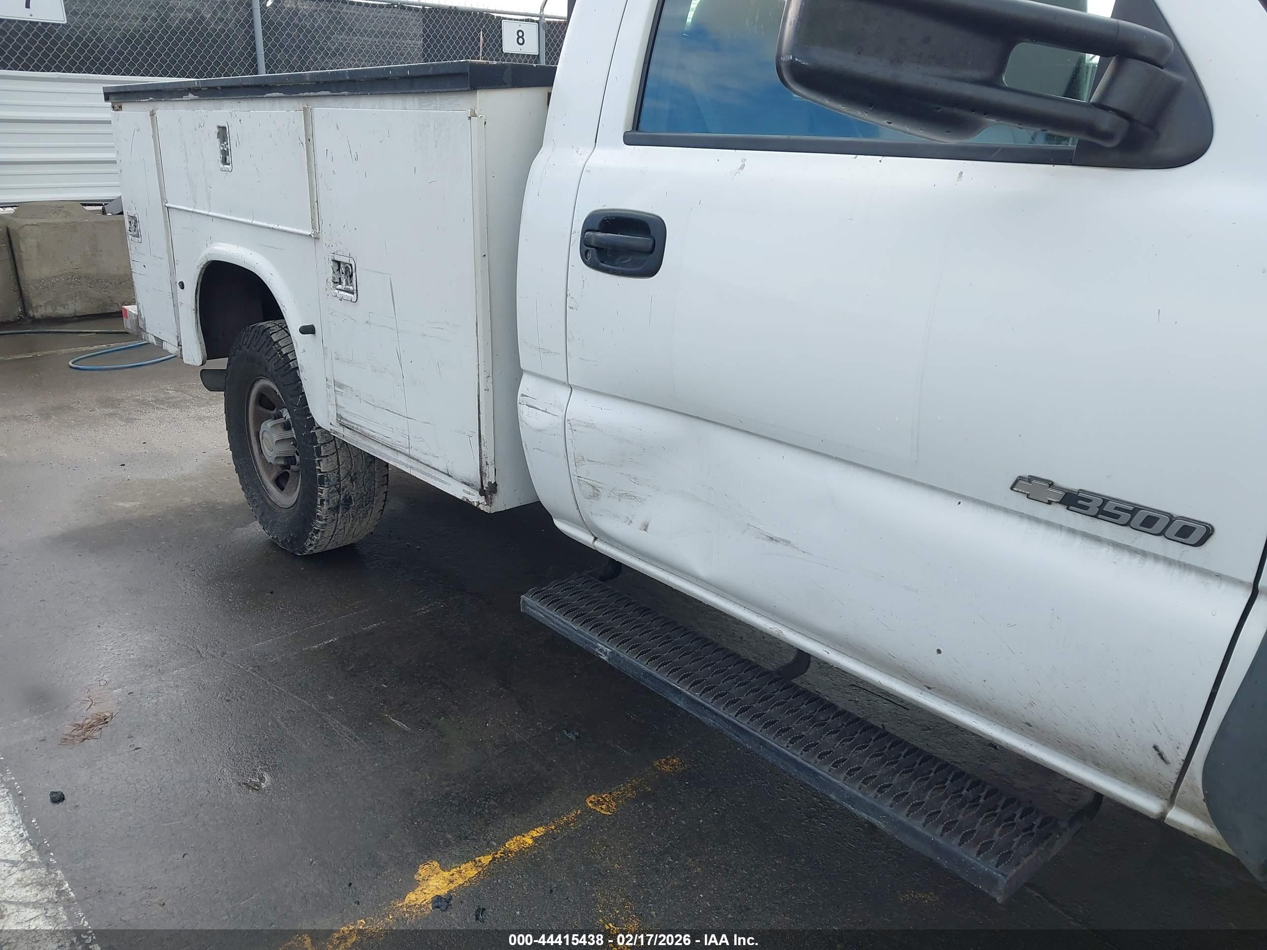 CHEVROLET SILVERADO image 6