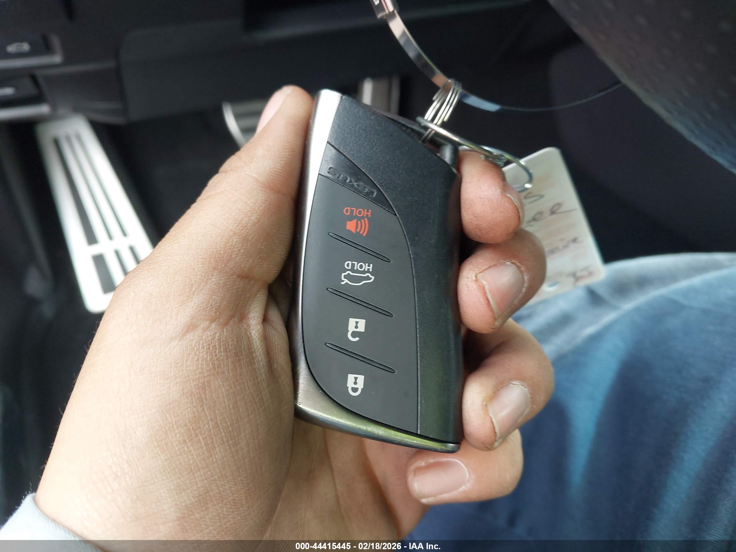 LEXUS ES image 11