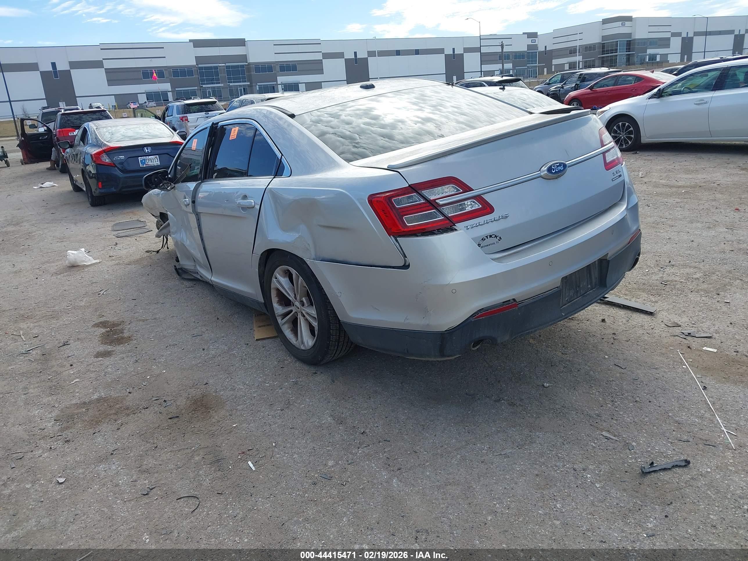 FORD TAURUS image 3