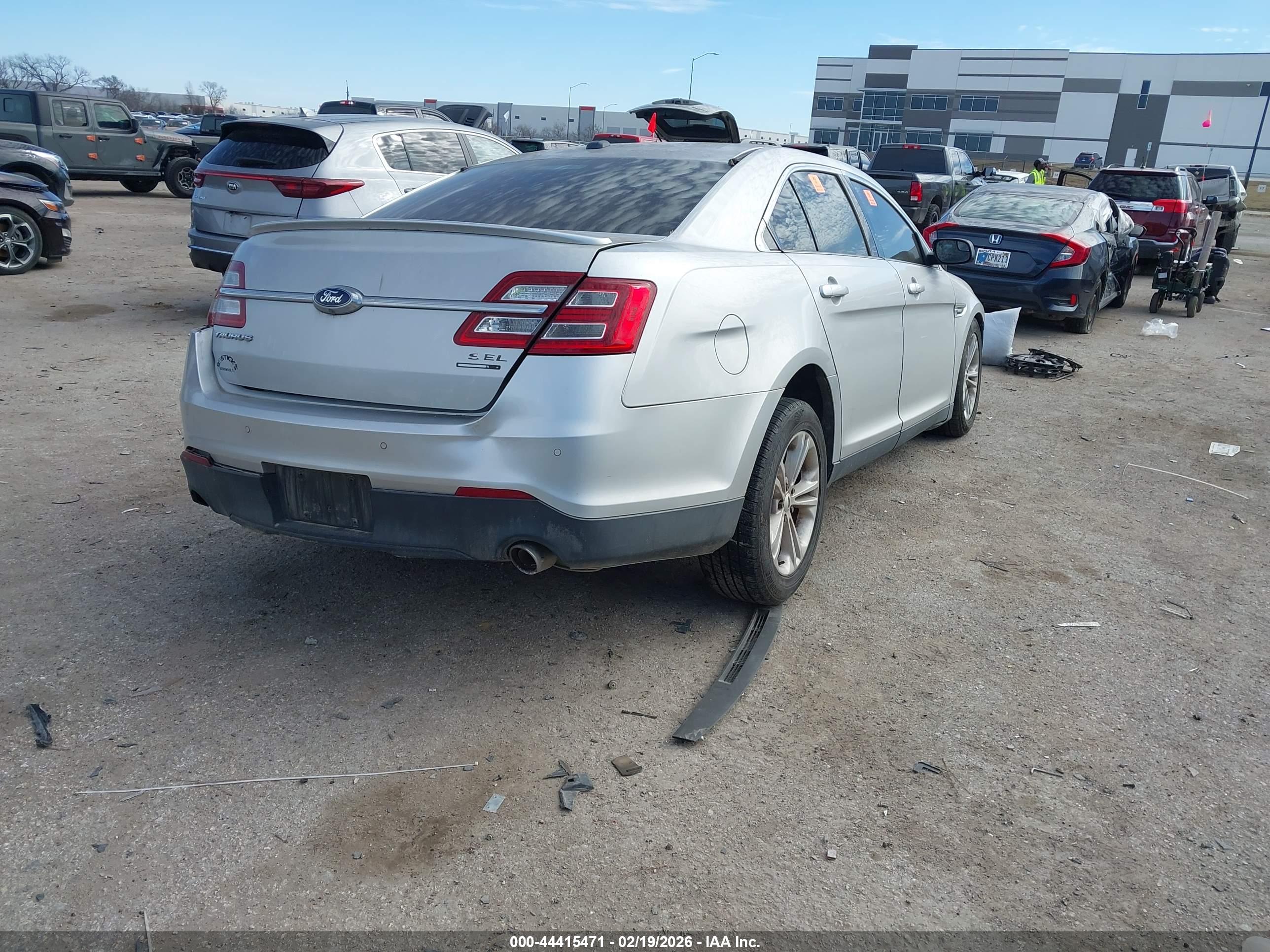FORD TAURUS image 4