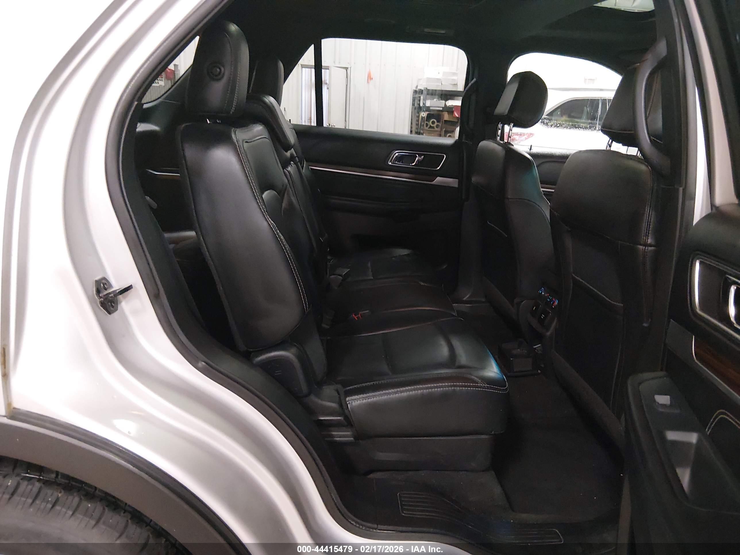 FORD EXPLORER image 8