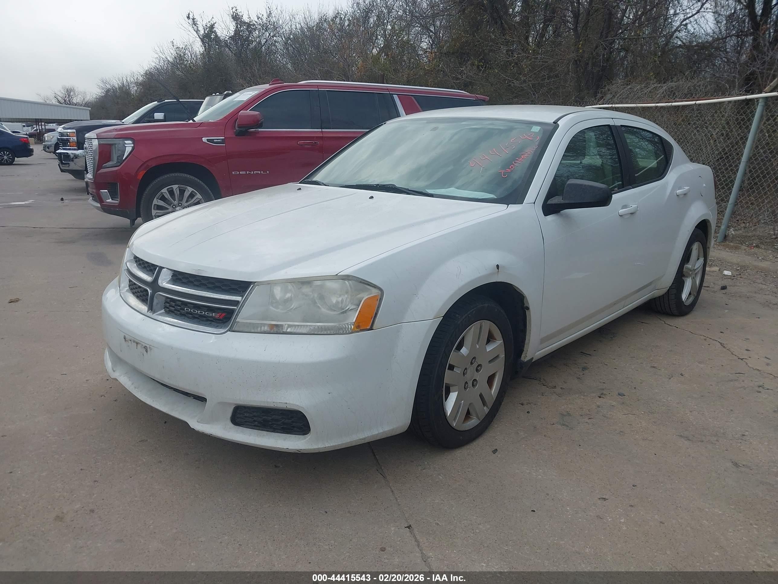 DODGE AVENGER image 2