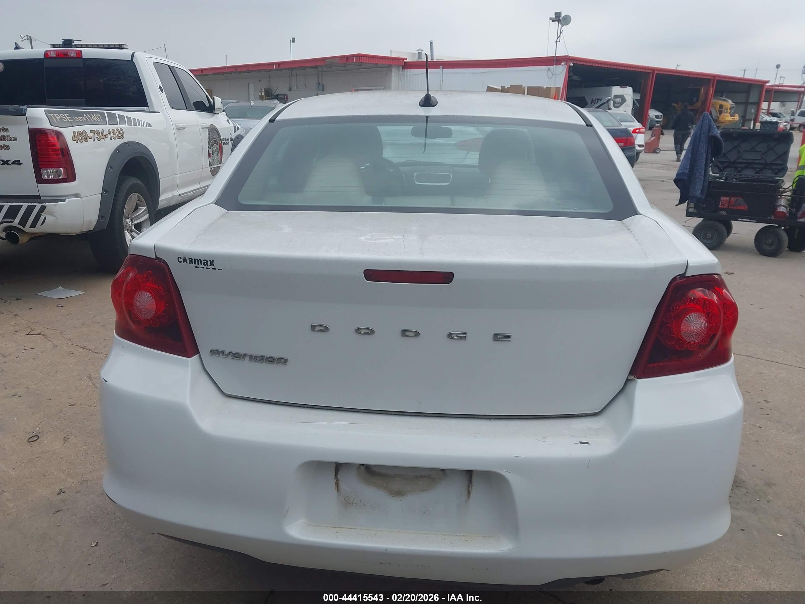 DODGE AVENGER image 6