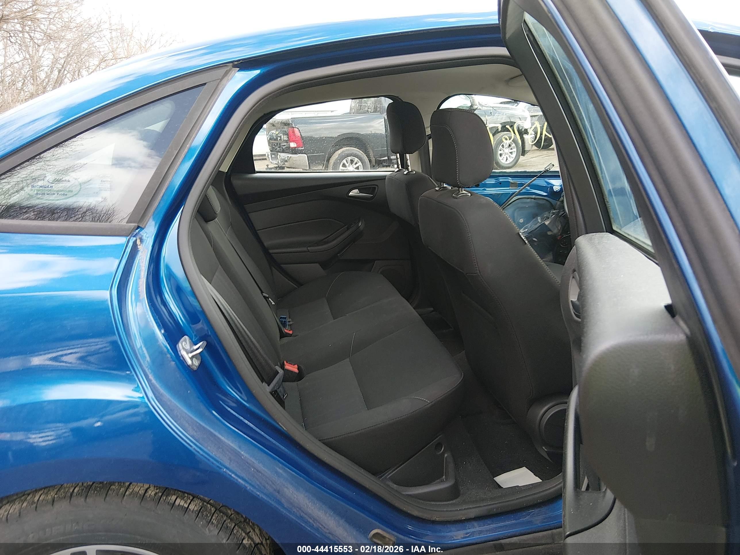 FORD FOCUS image 8