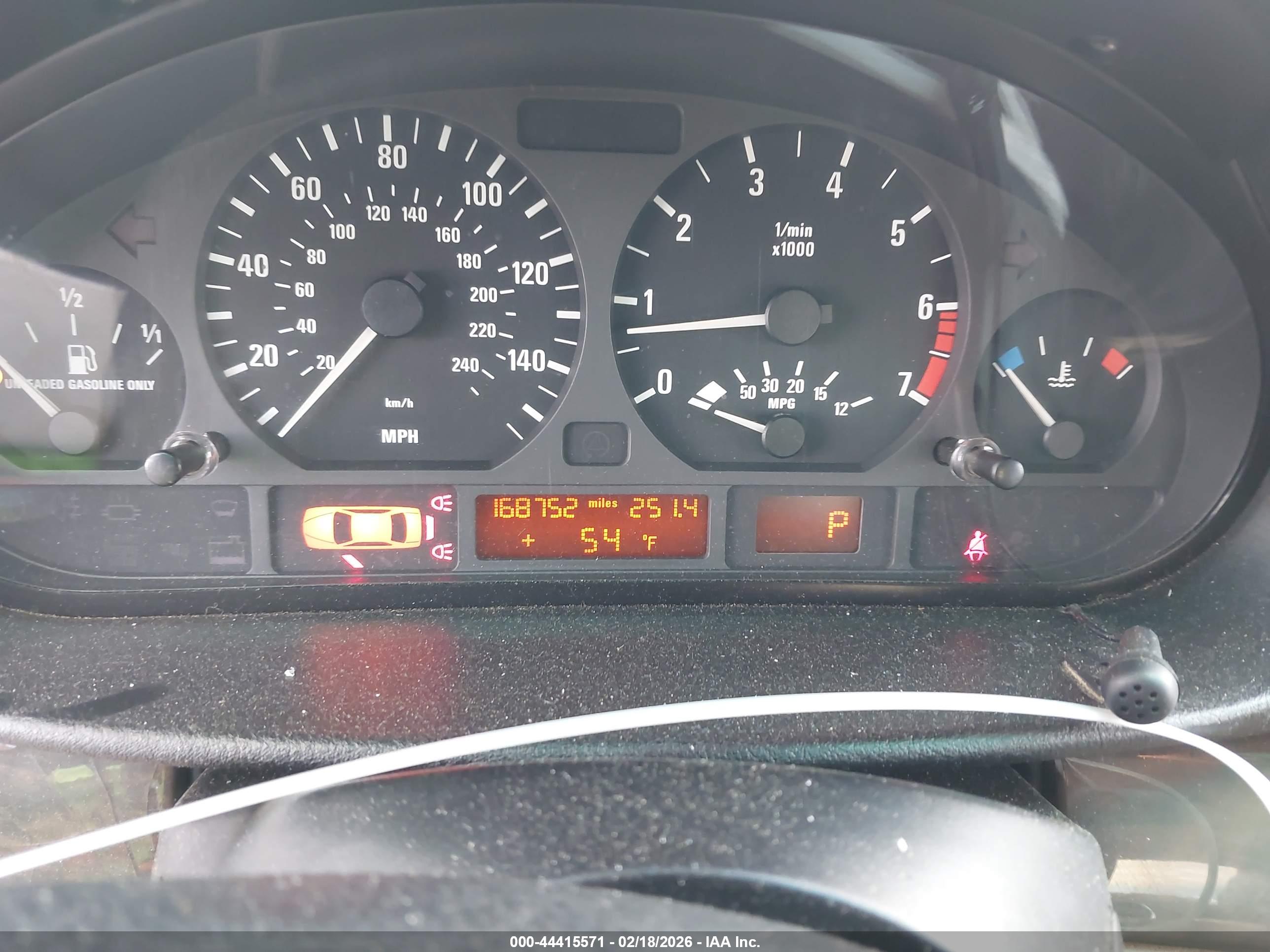 BMW 325I image 7