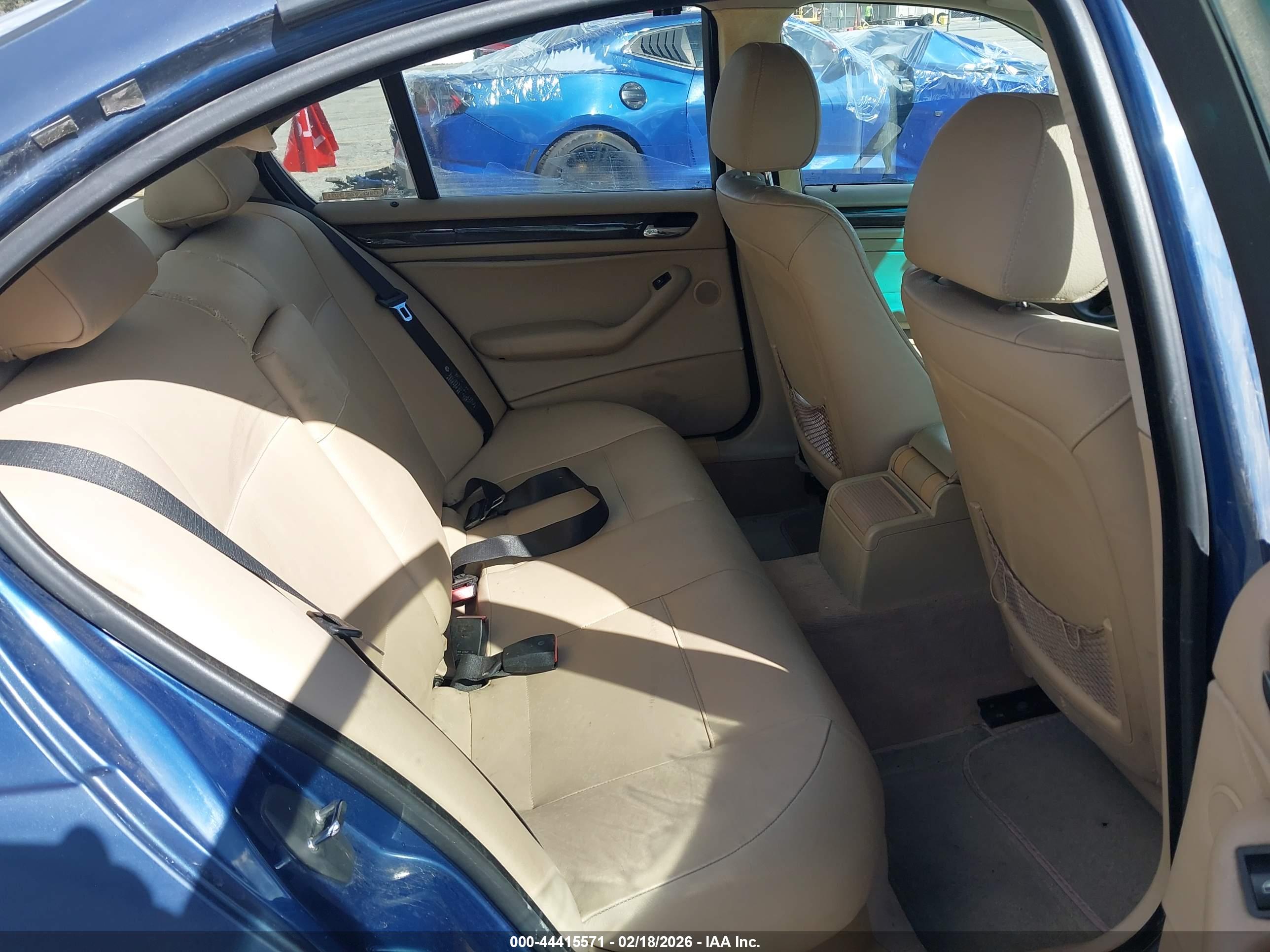BMW 325I image 8
