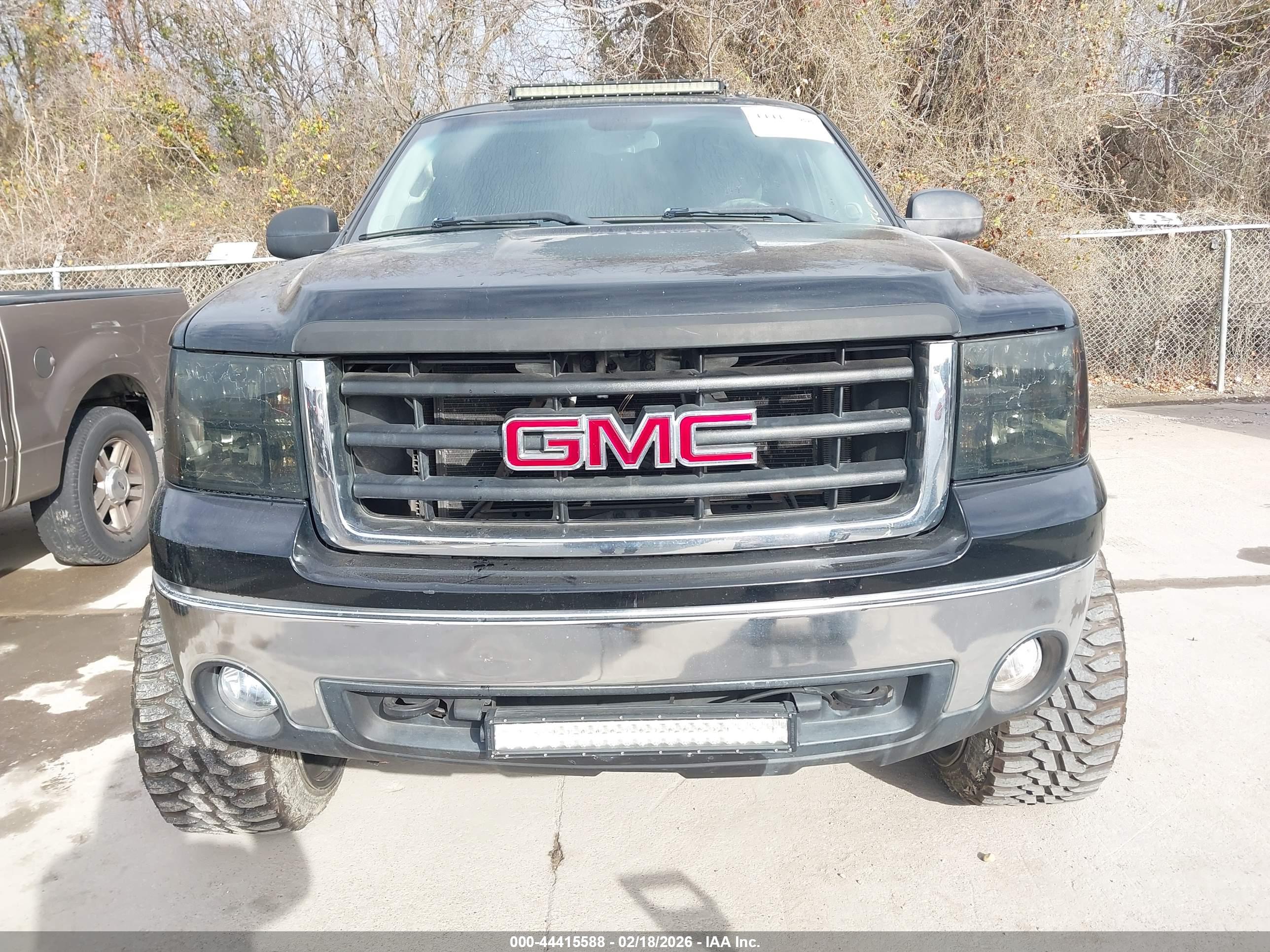 GMC SIERRA image 6