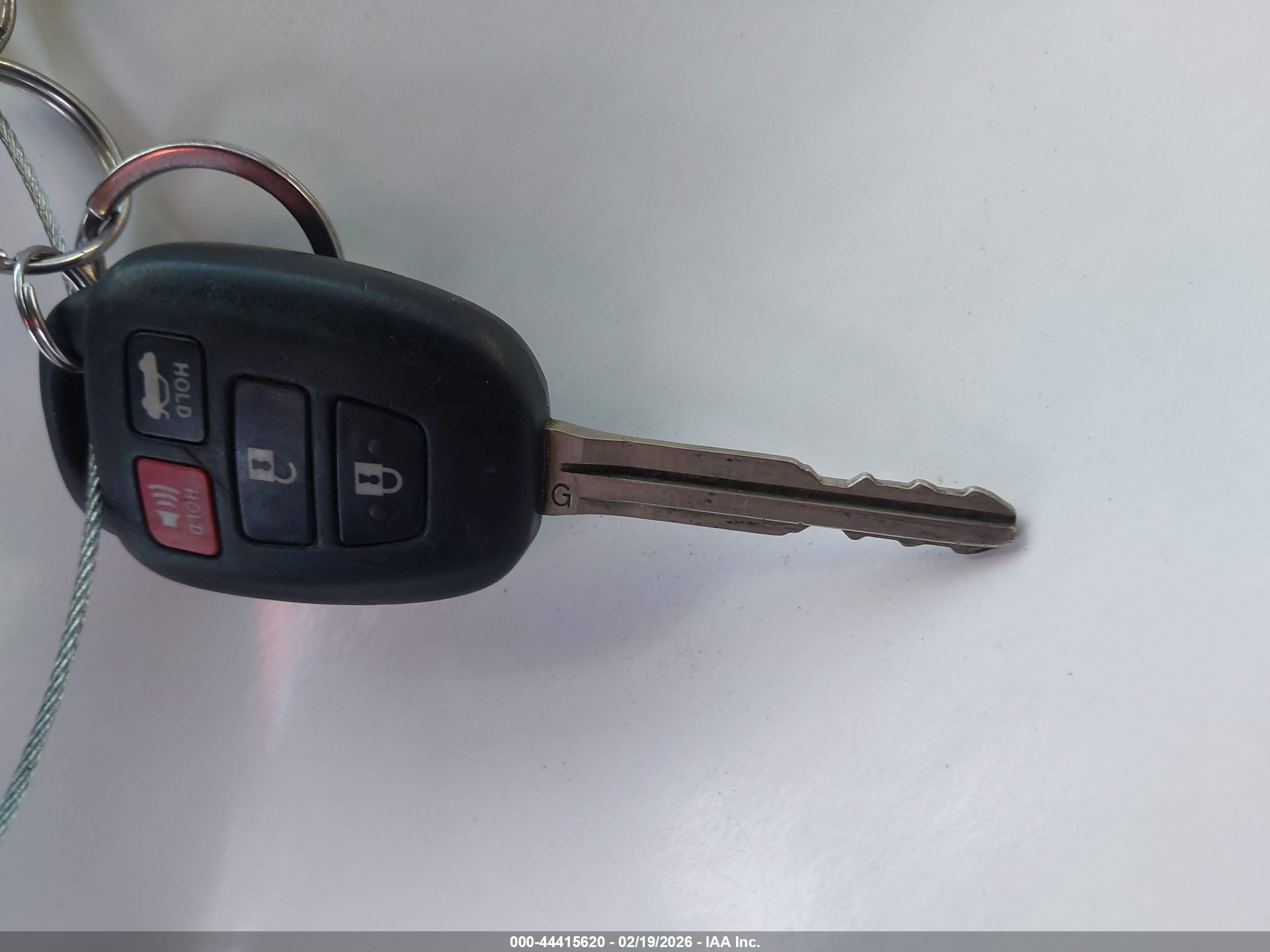TOYOTA CAMRY image 11