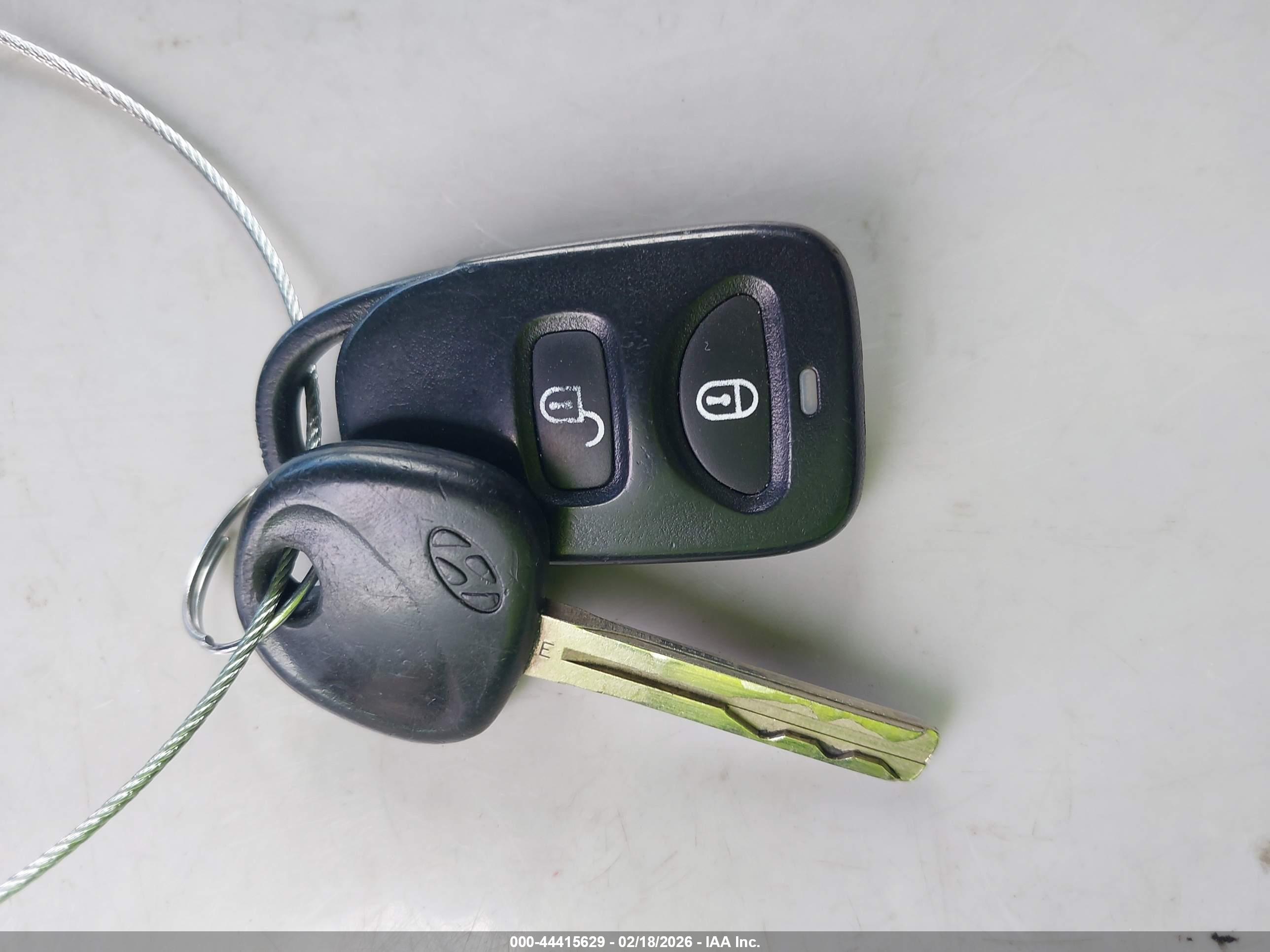 HYUNDAI TUCSON image 11