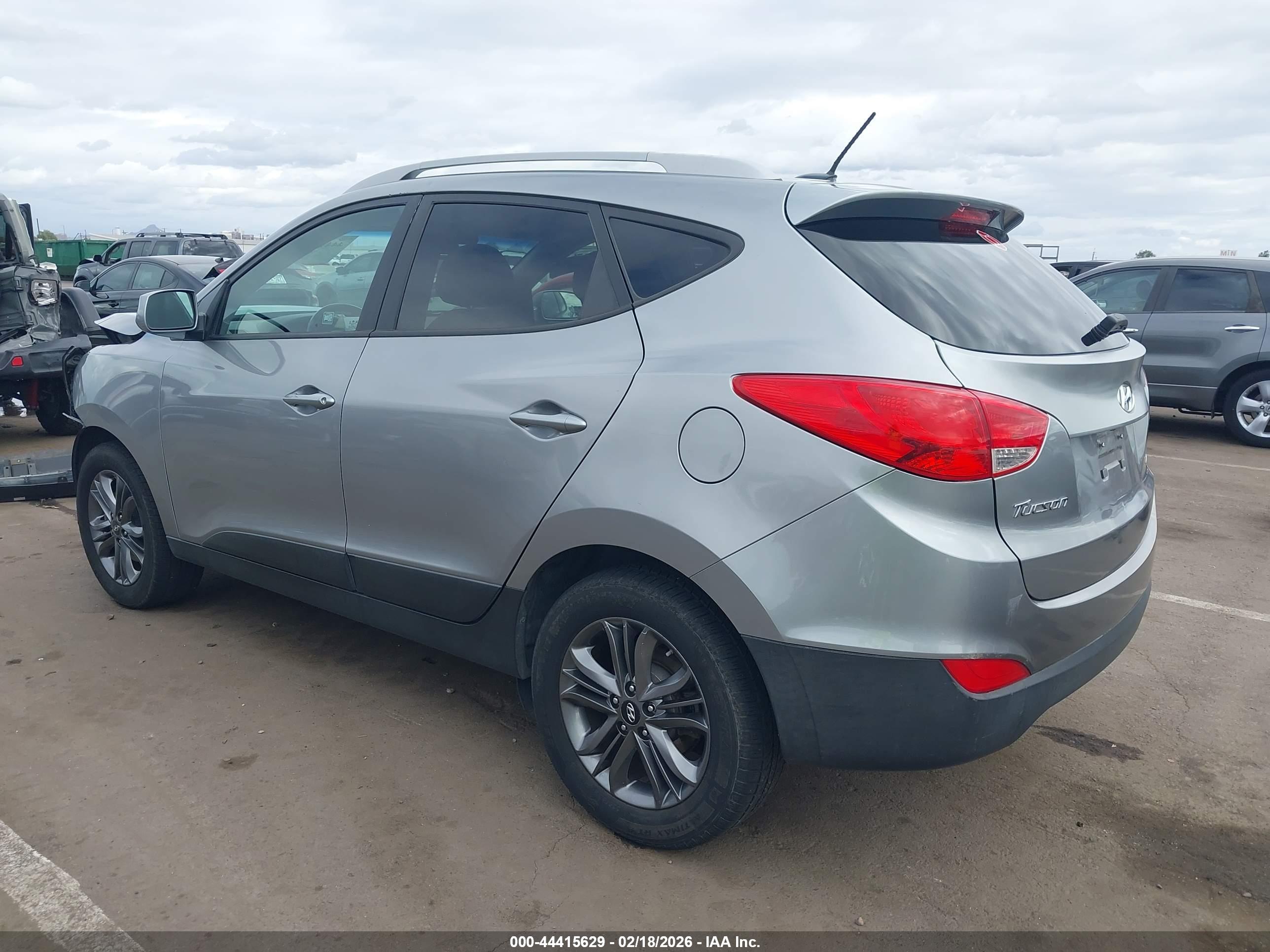 HYUNDAI TUCSON image 3