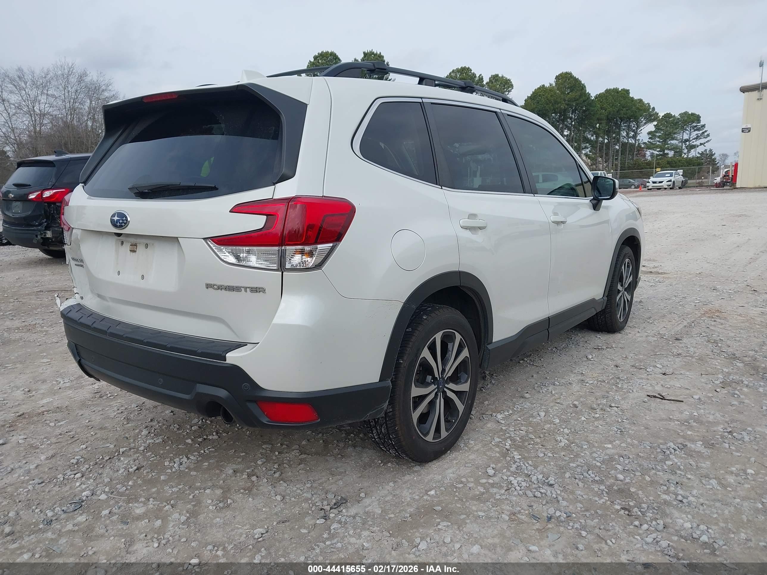 SUBARU FORESTER image 4