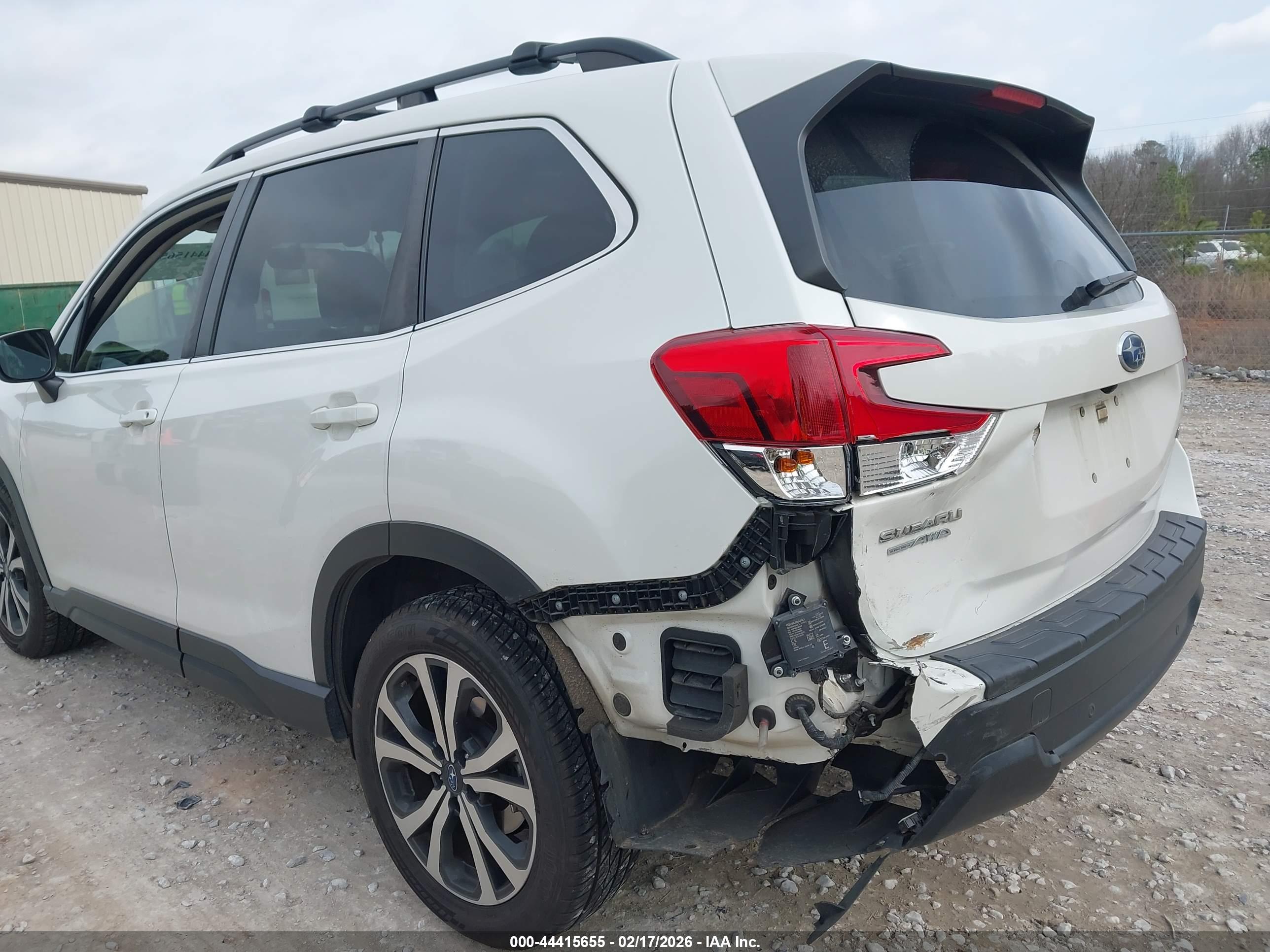 SUBARU FORESTER image 6