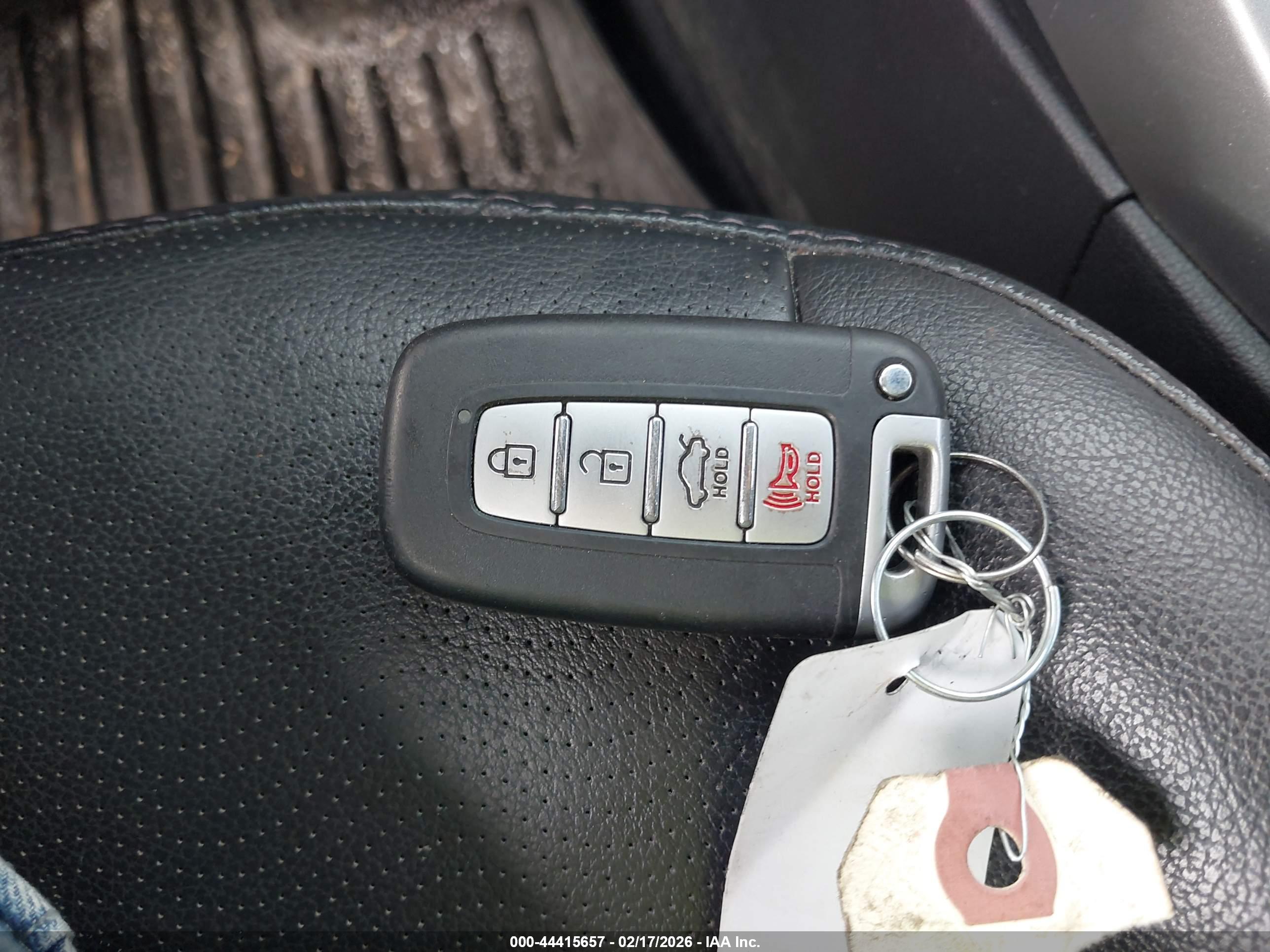 HYUNDAI ELANTRA image 11