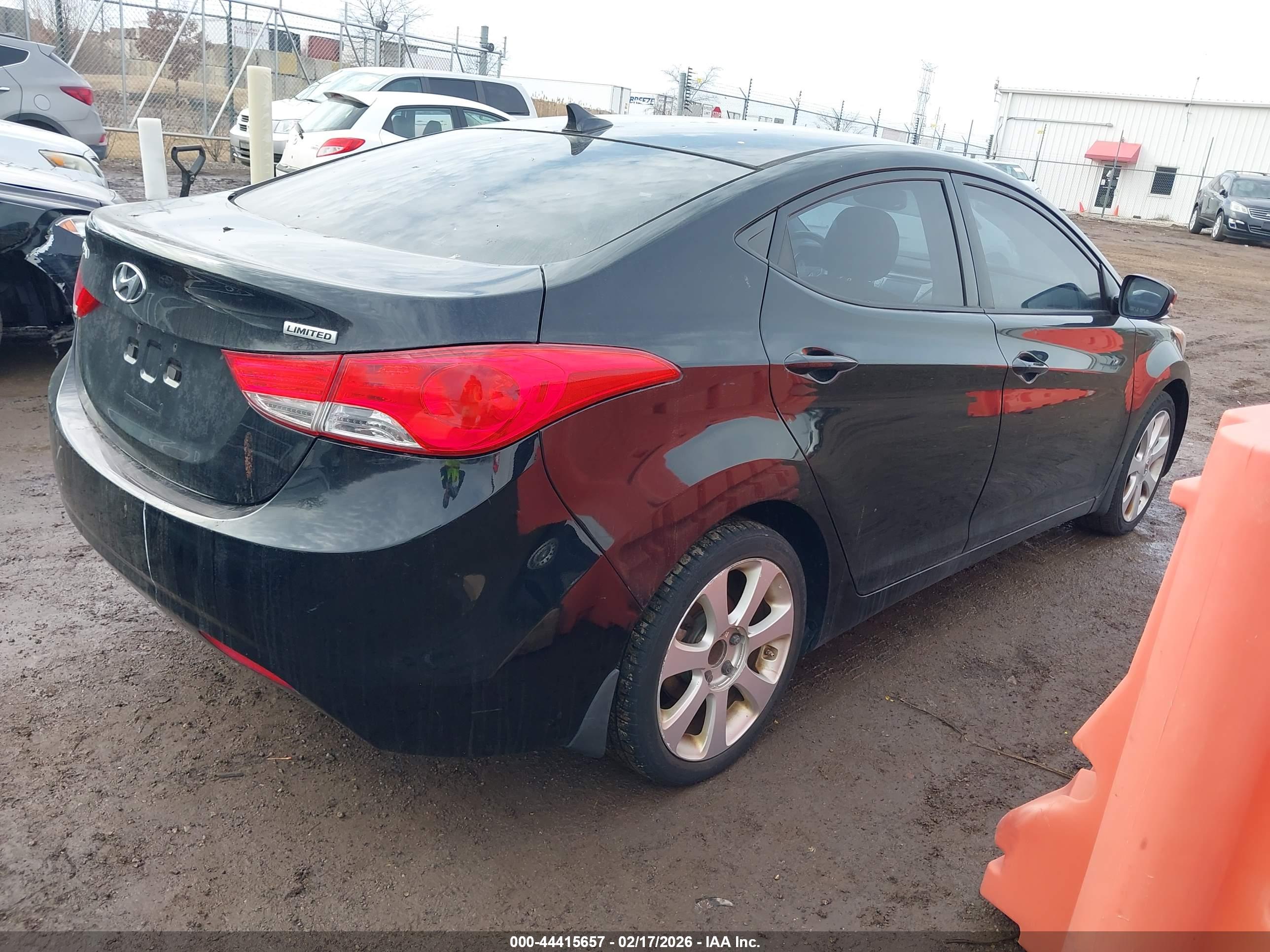 HYUNDAI ELANTRA image 4