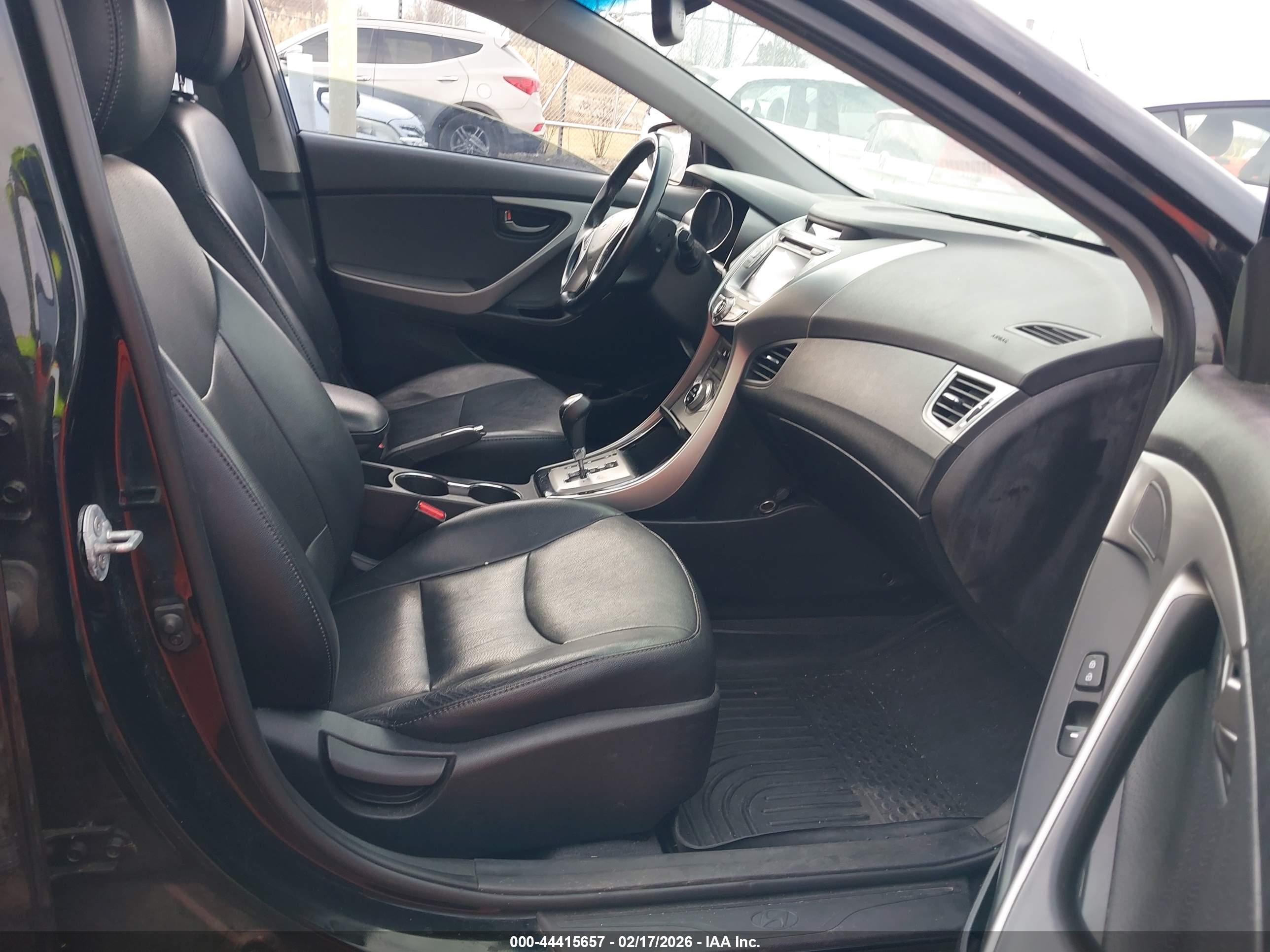 HYUNDAI ELANTRA image 5