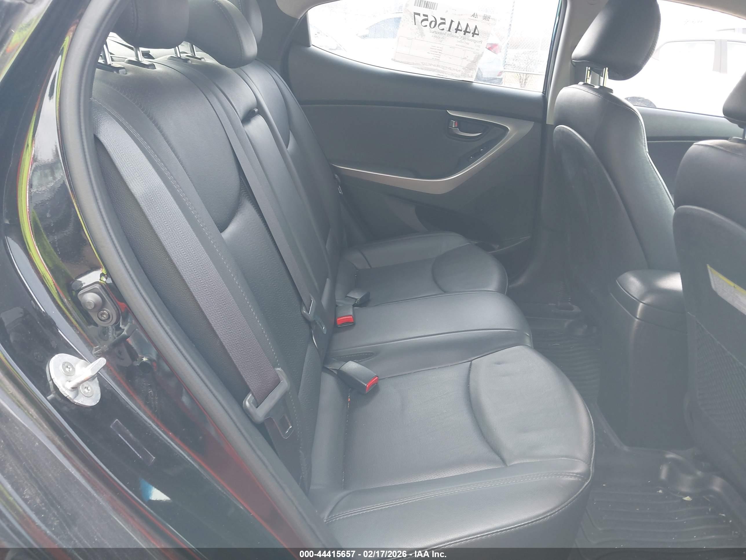HYUNDAI ELANTRA image 8