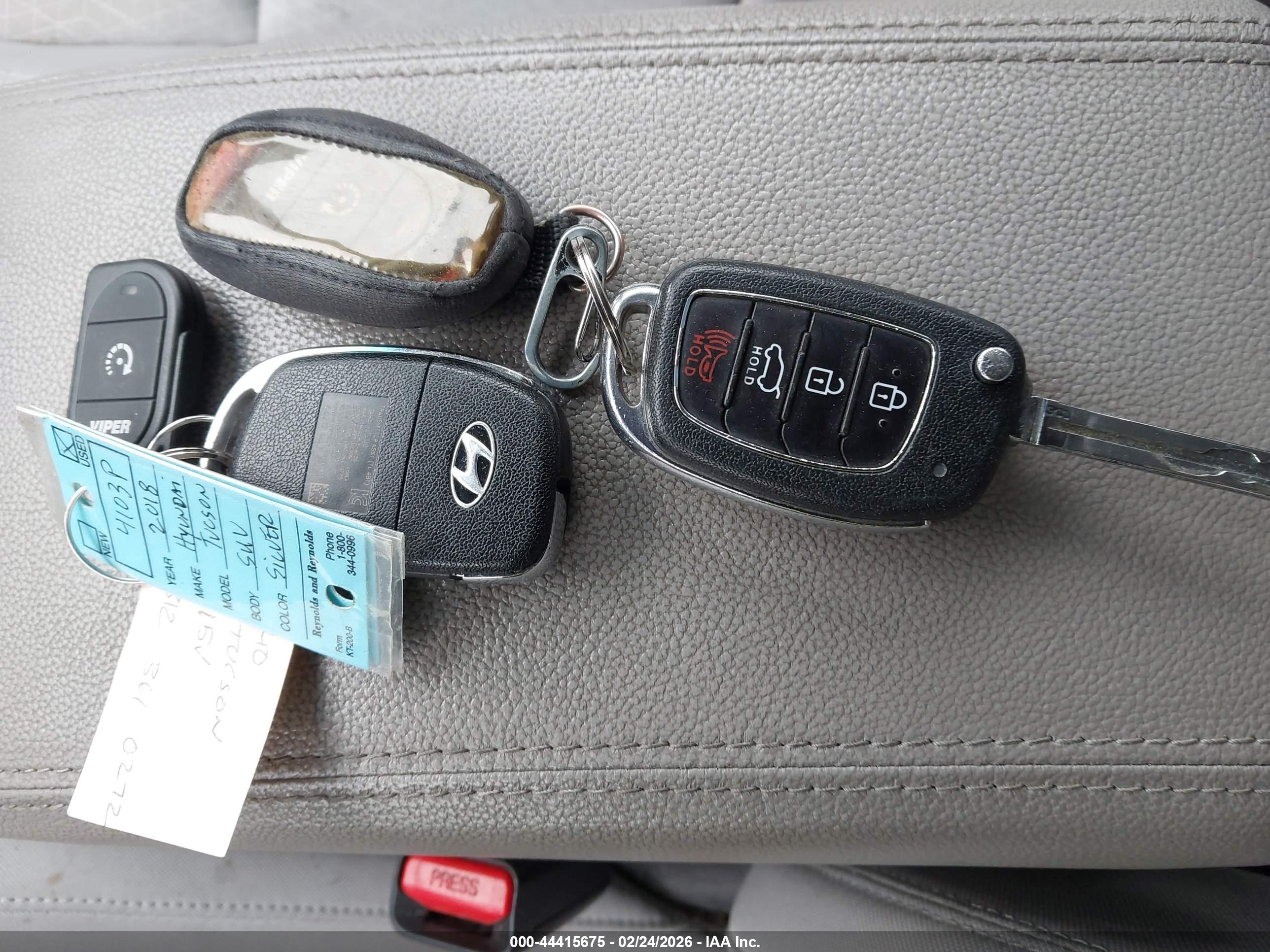 HYUNDAI TUCSON image 11