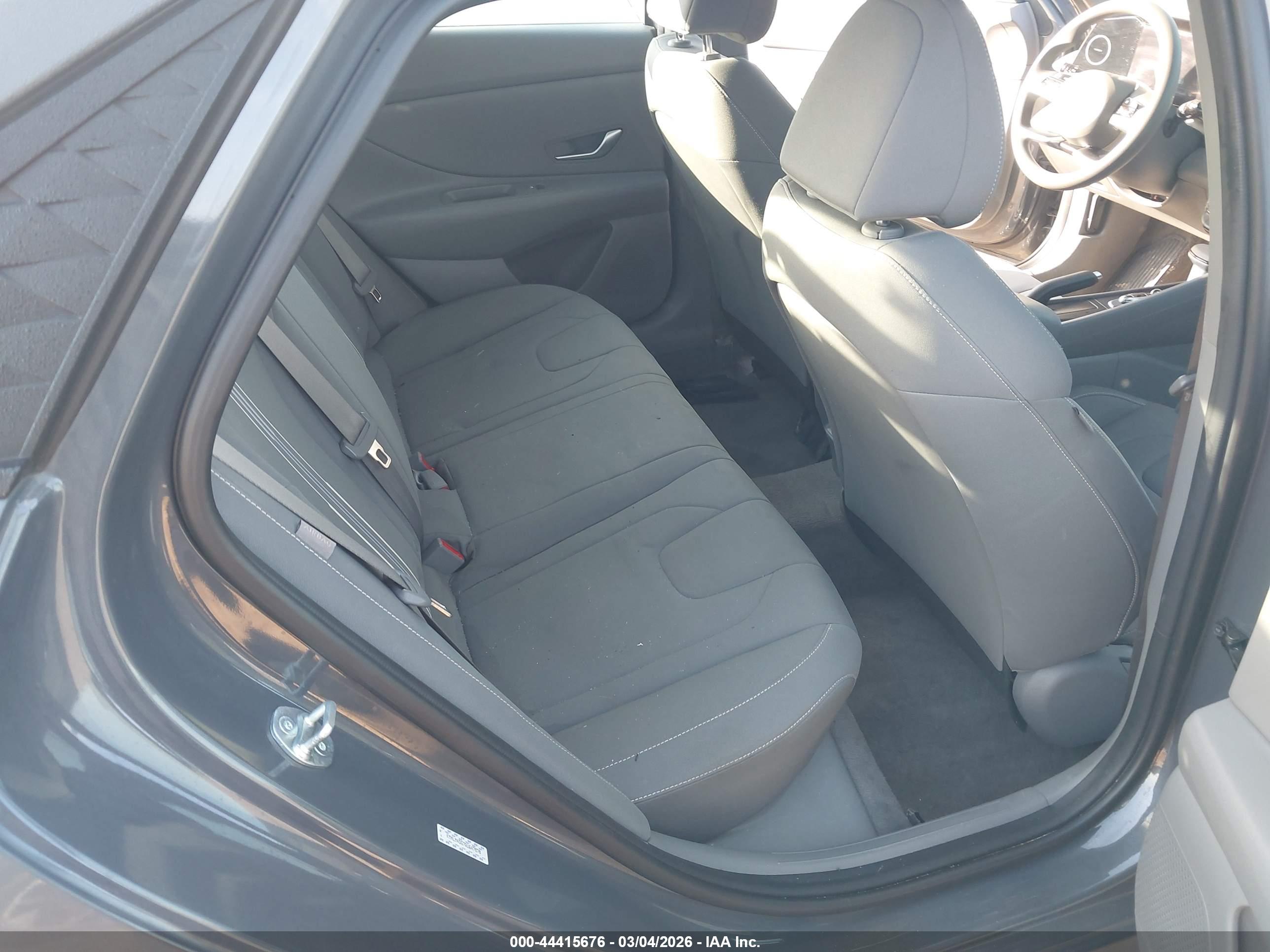 HYUNDAI ELANTRA image 8