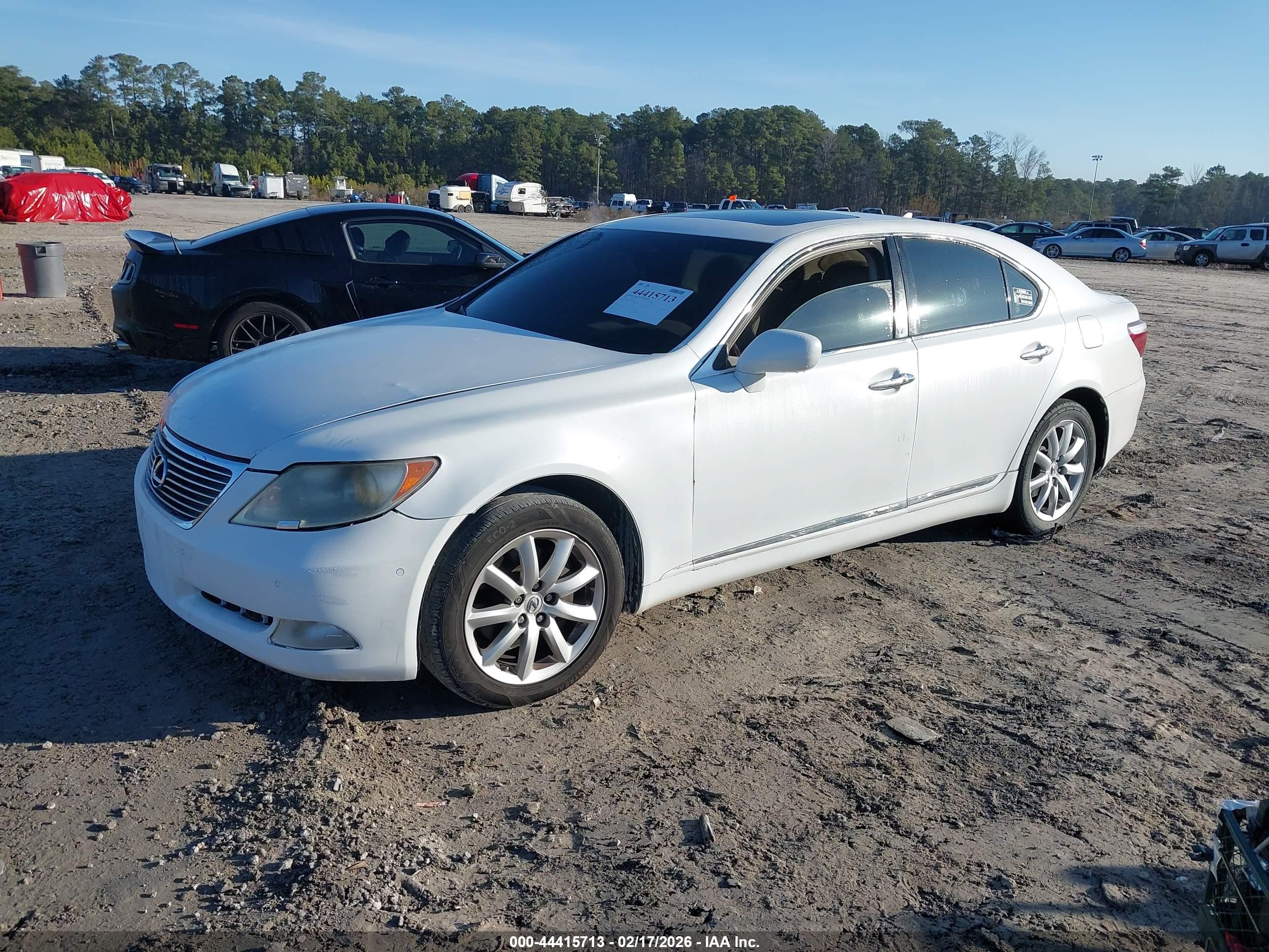 LEXUS LS image 2