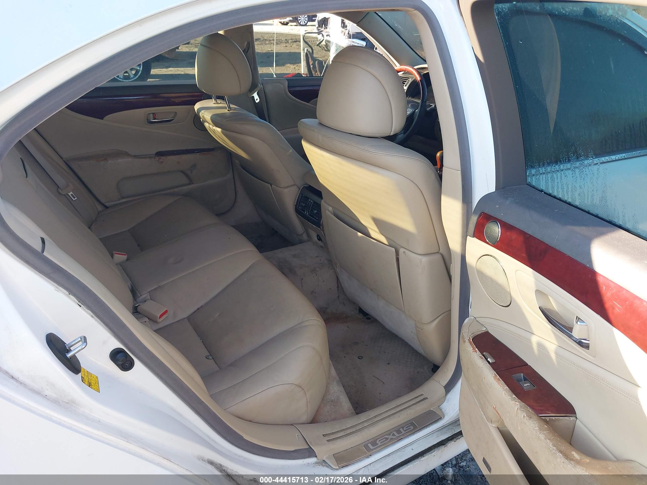 LEXUS LS image 8