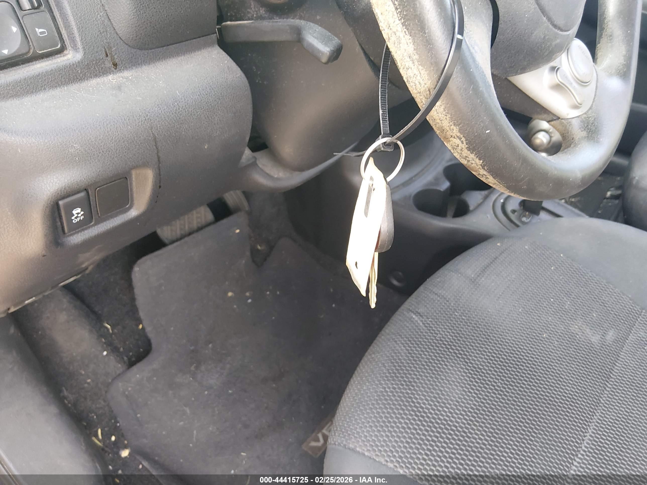 NISSAN VERSA image 11
