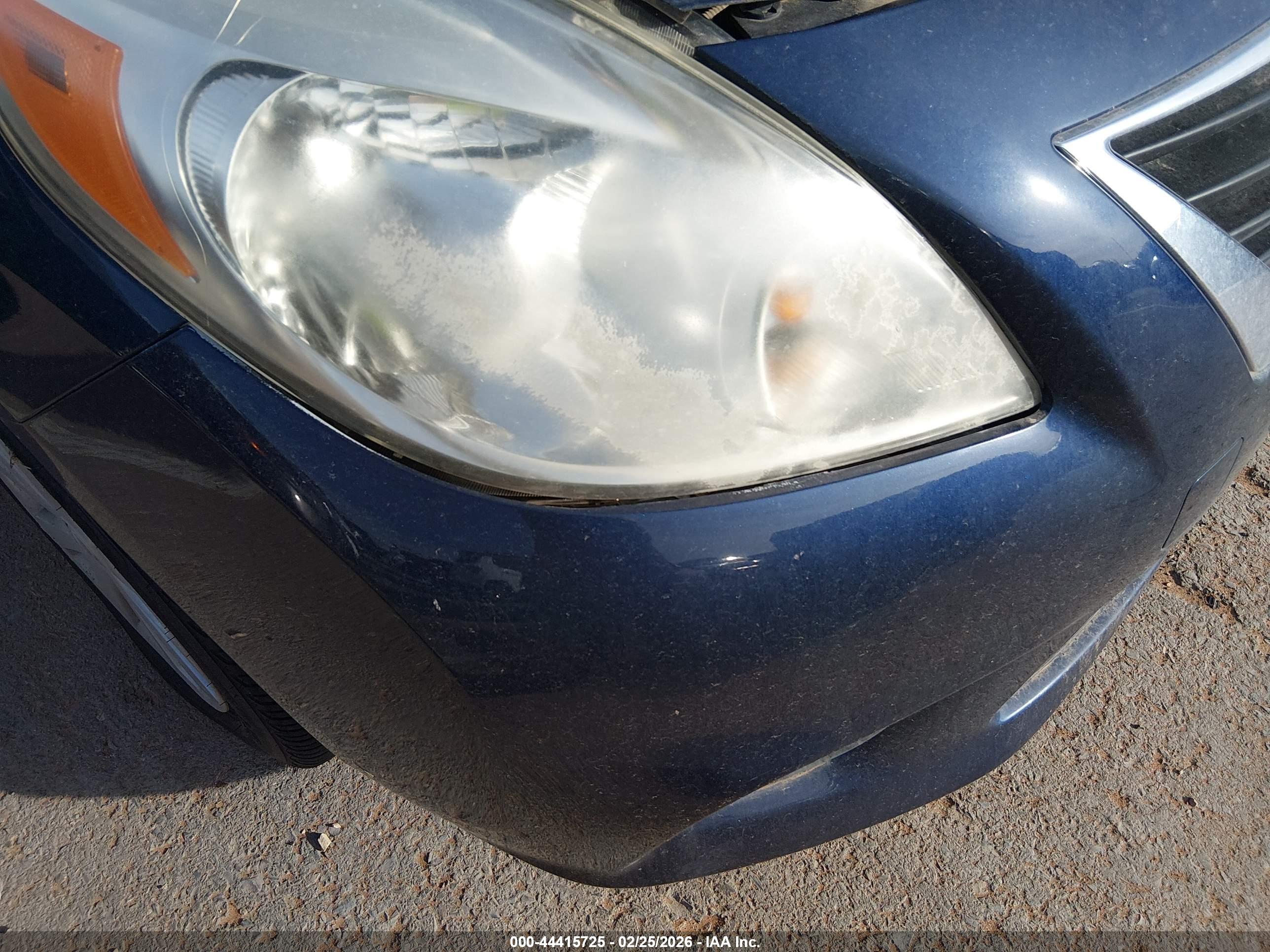 NISSAN VERSA image 6