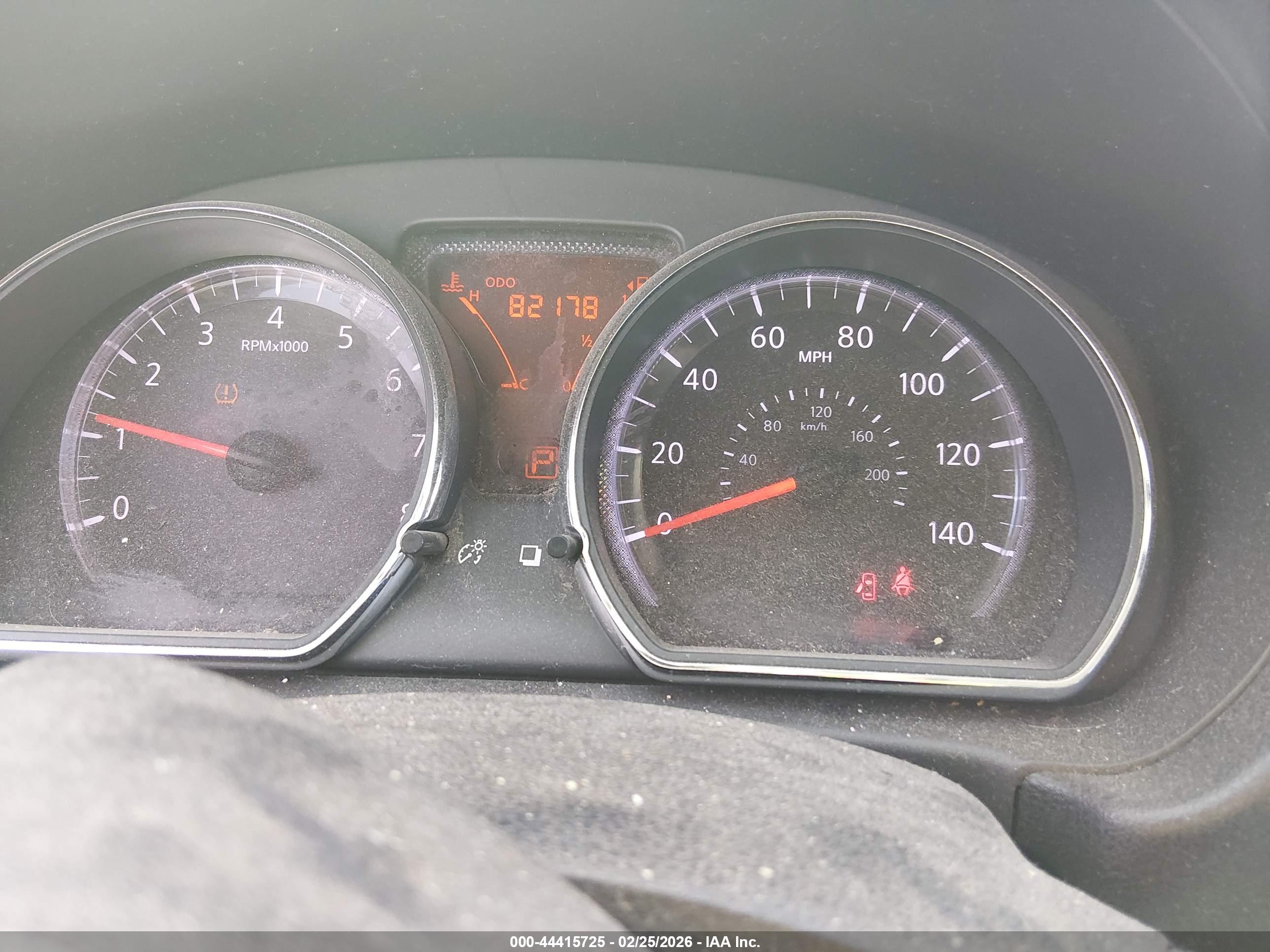 NISSAN VERSA image 7