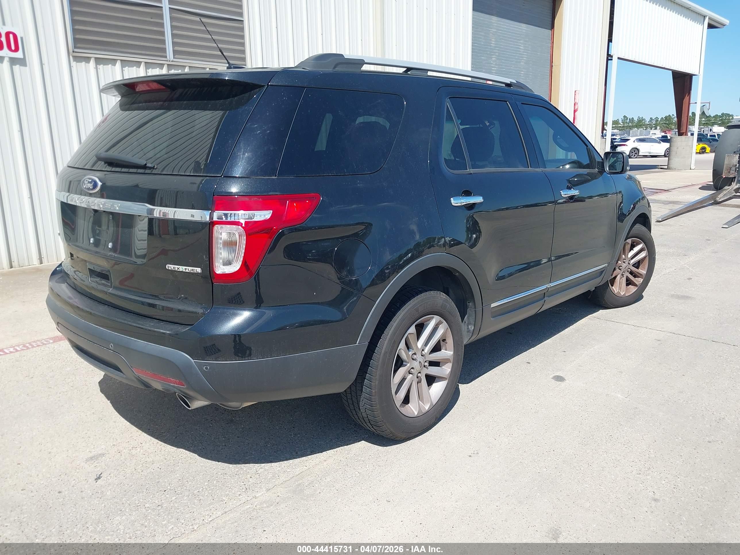 FORD EXPLORER image 4