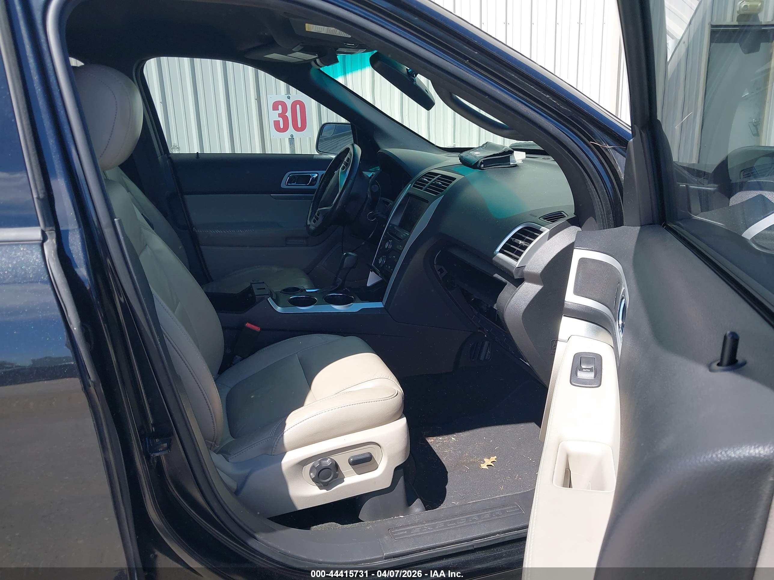 FORD EXPLORER image 5