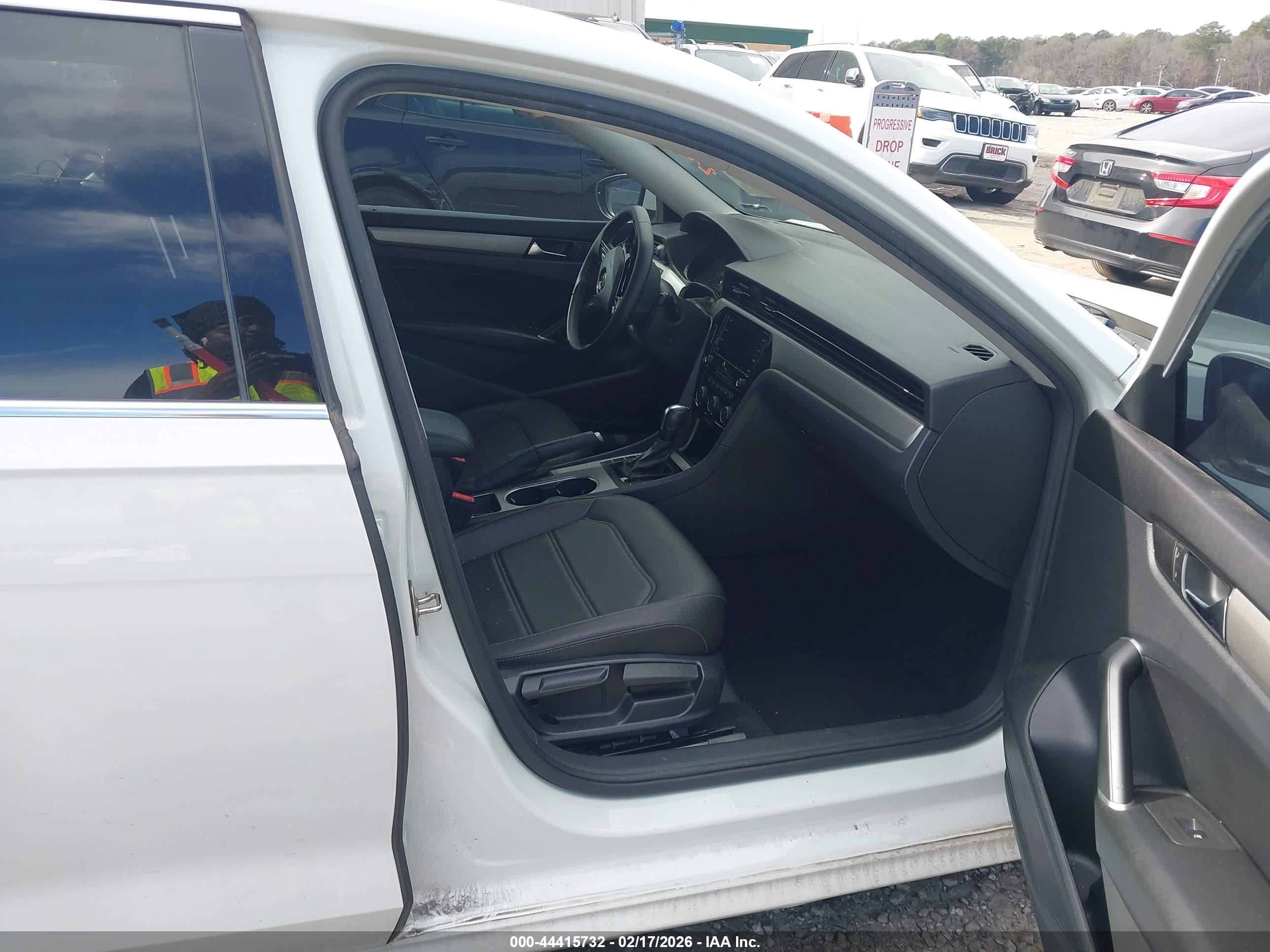 VOLKSWAGEN PASSAT image 5