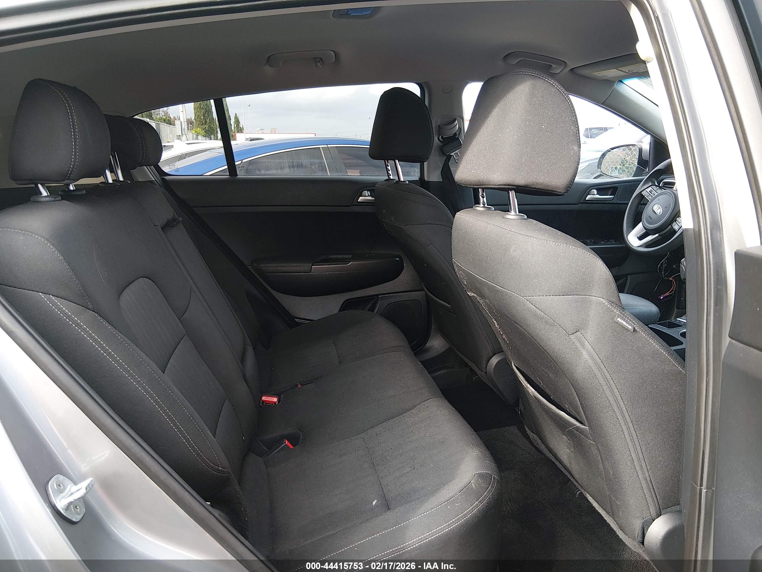 KIA SPORTAGE image 8
