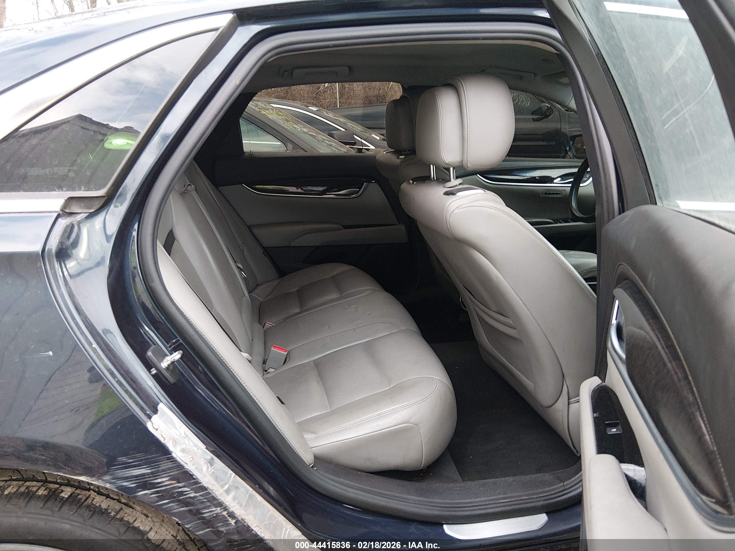 CADILLAC XTS image 8