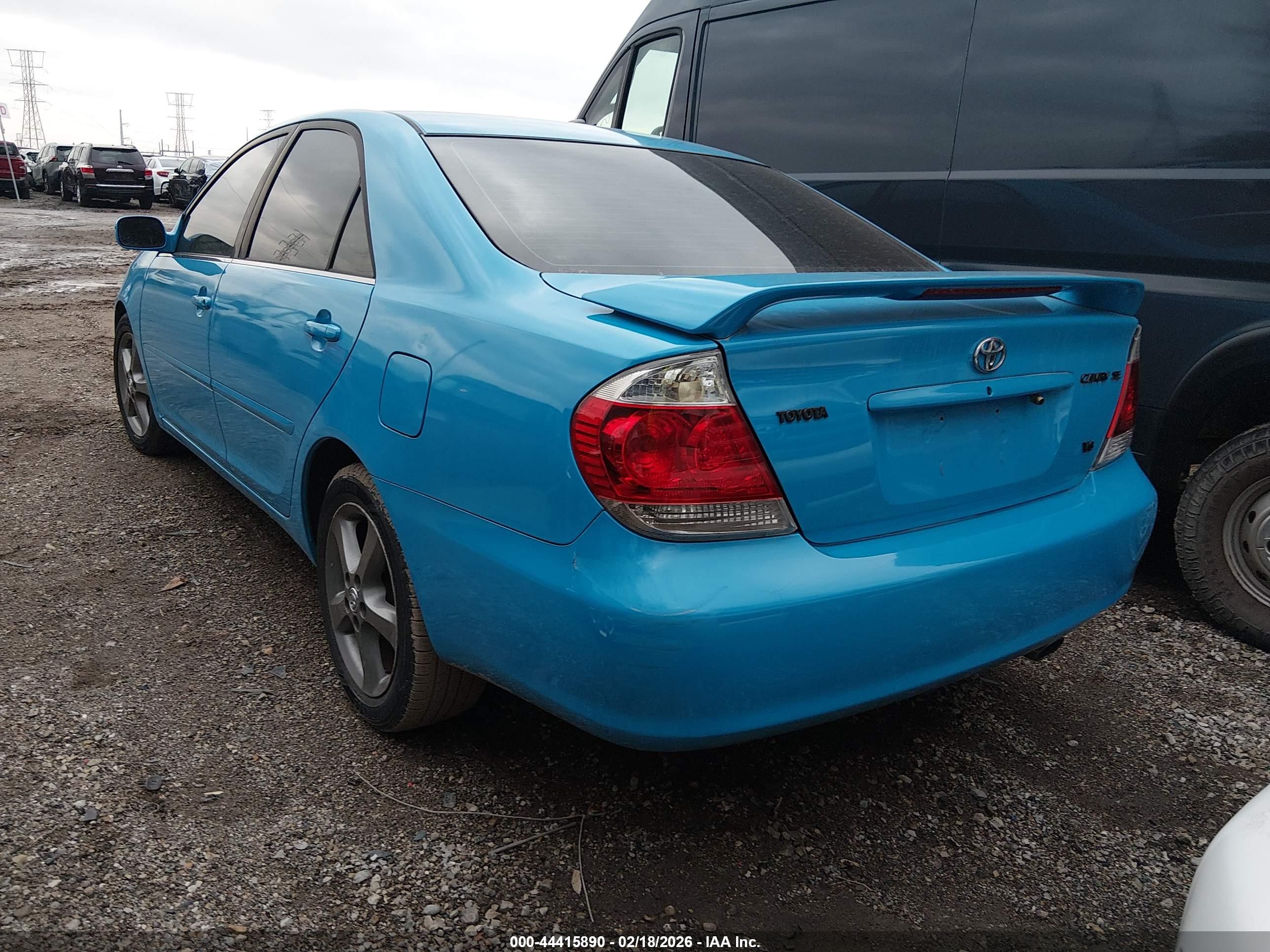 TOYOTA CAMRY image 3