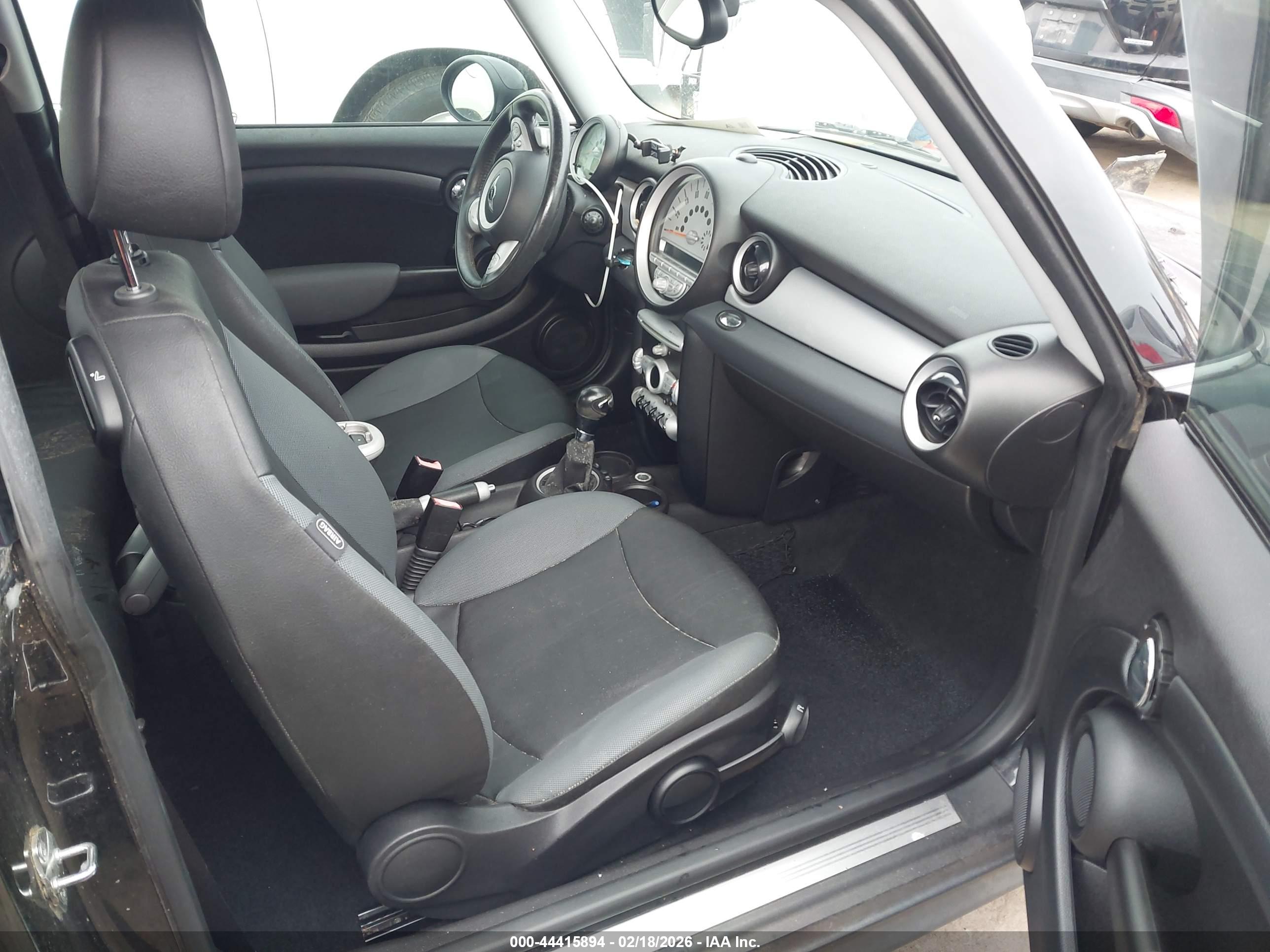 MINI COOPER image 5