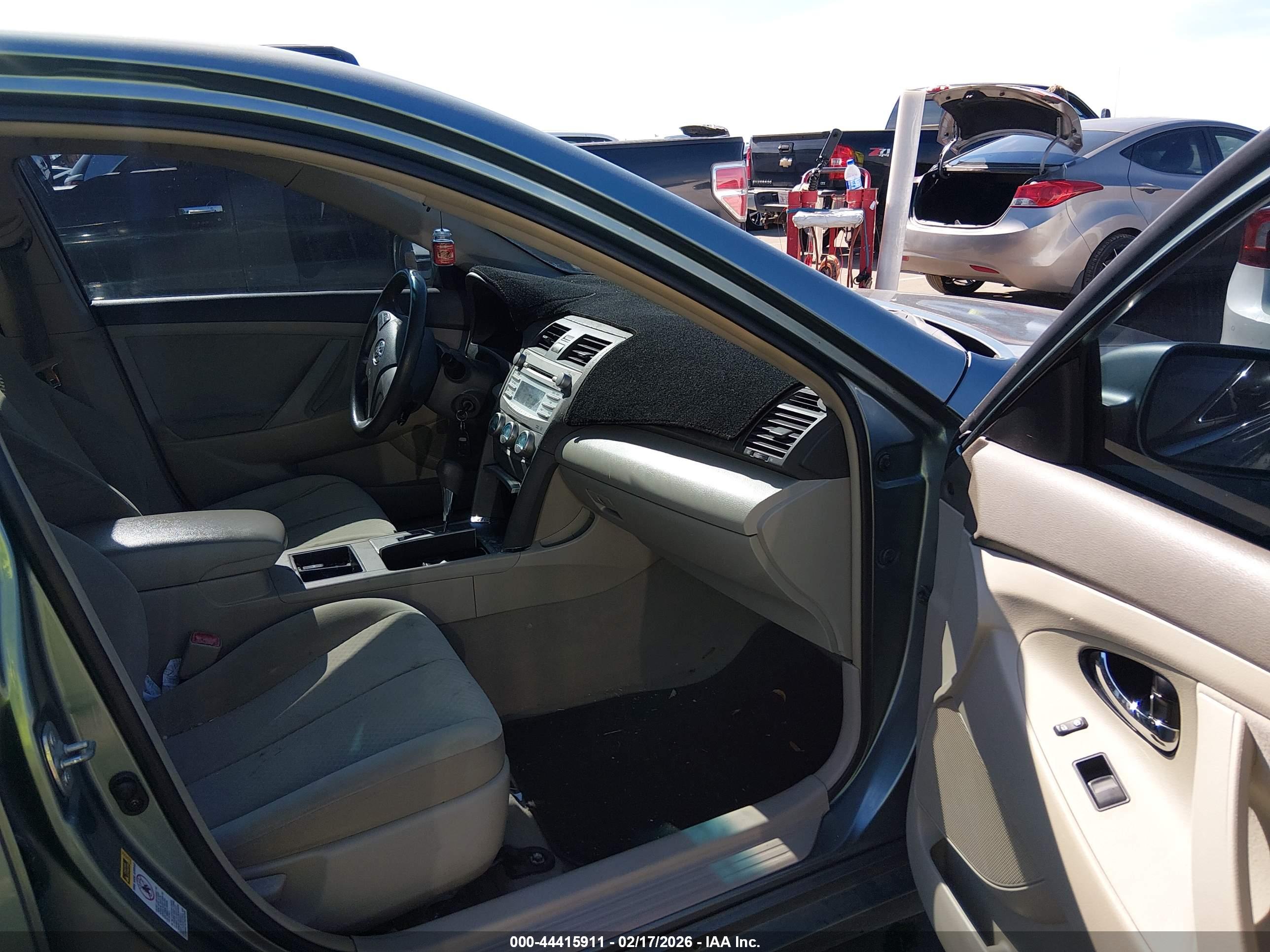 TOYOTA CAMRY image 5