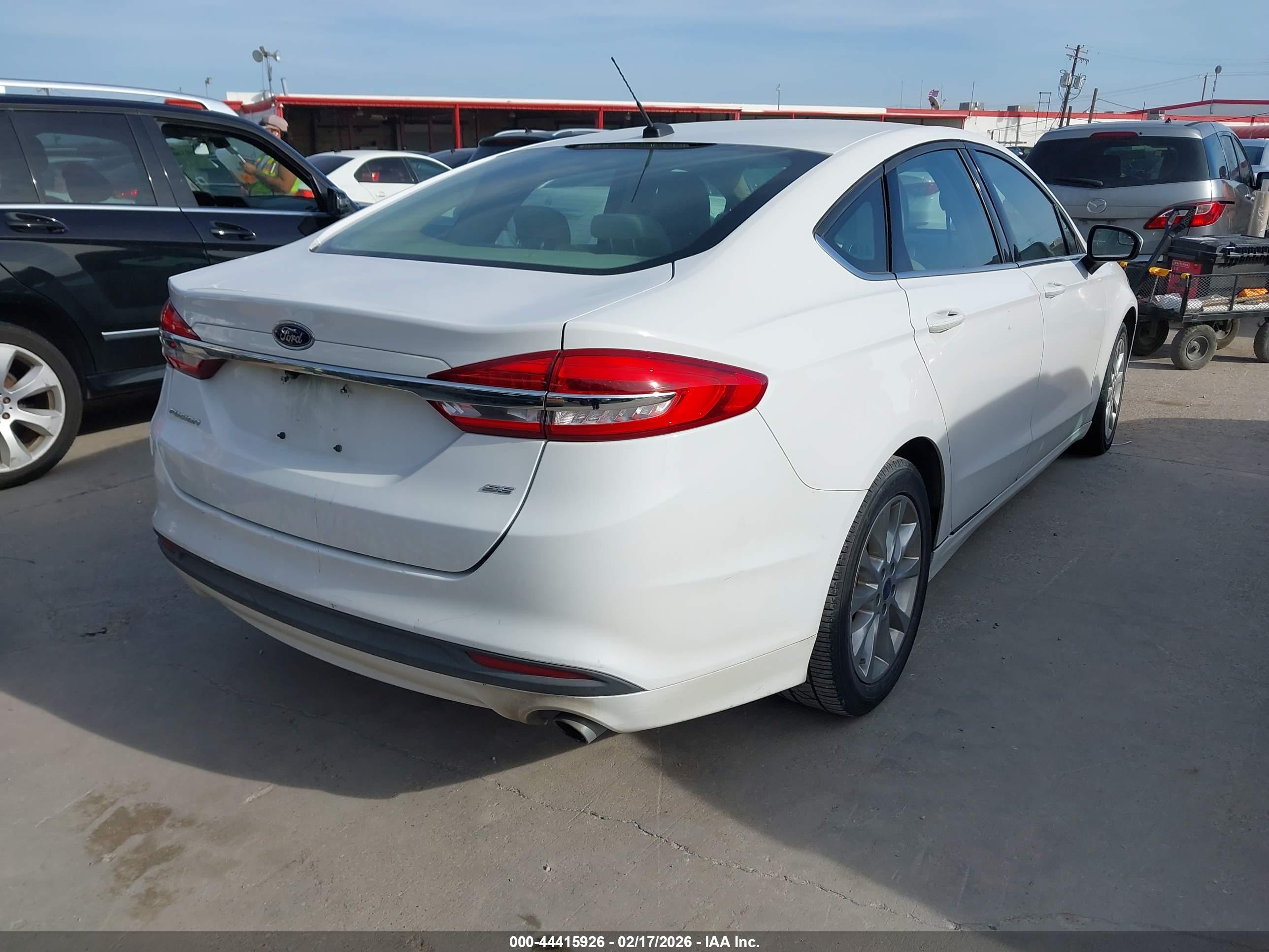 FORD FUSION image 4