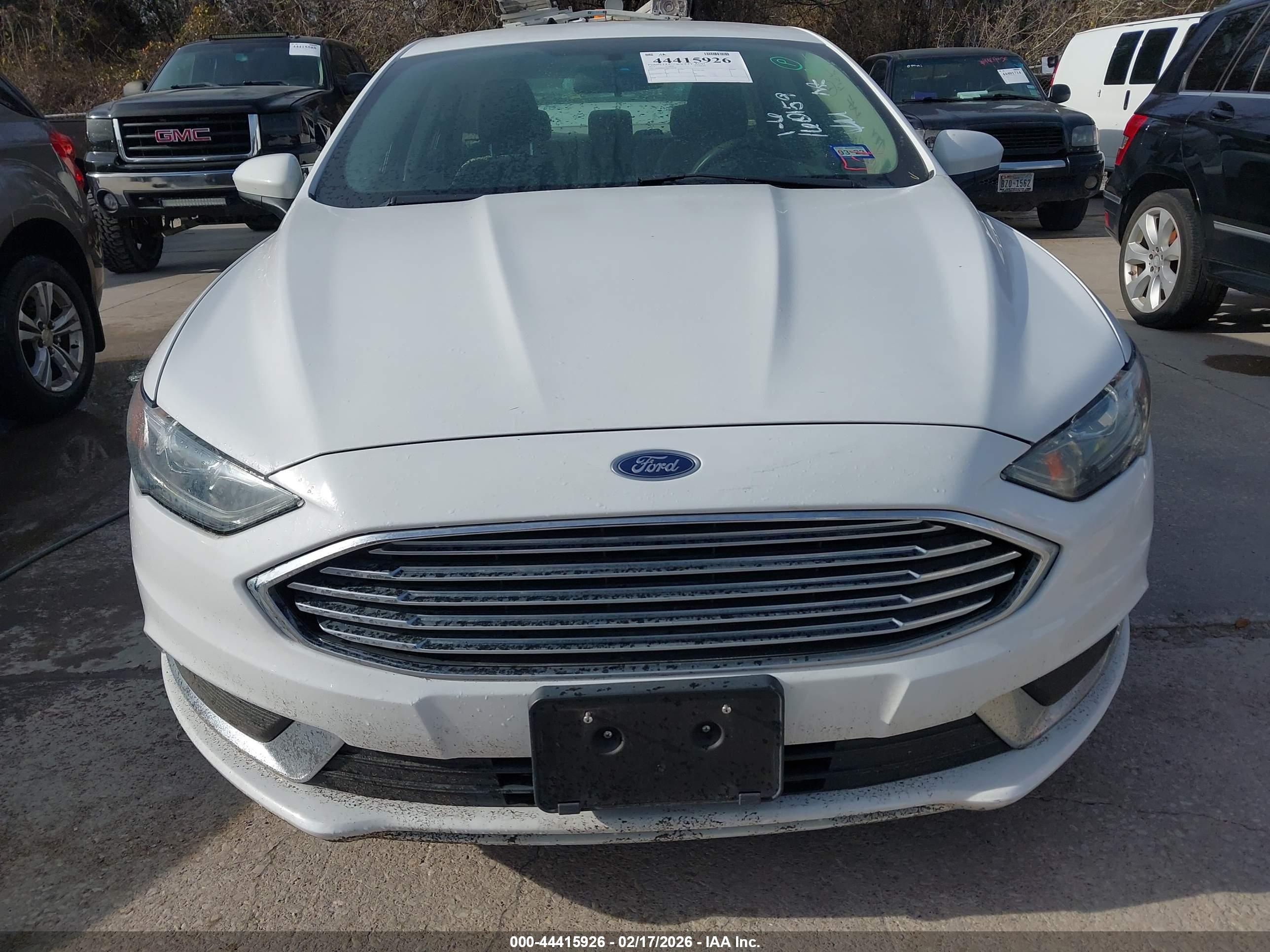 FORD FUSION image 6