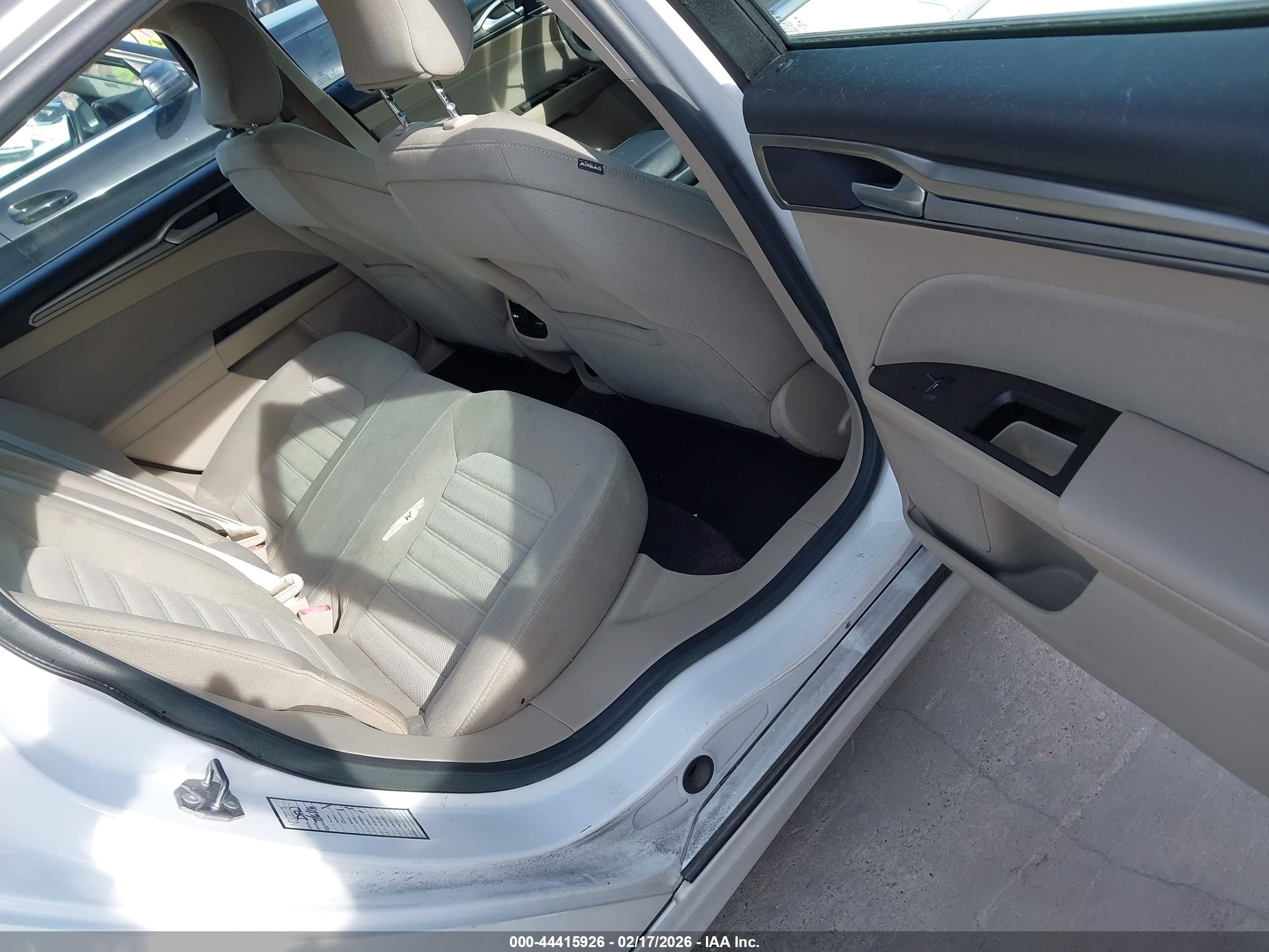 FORD FUSION image 8