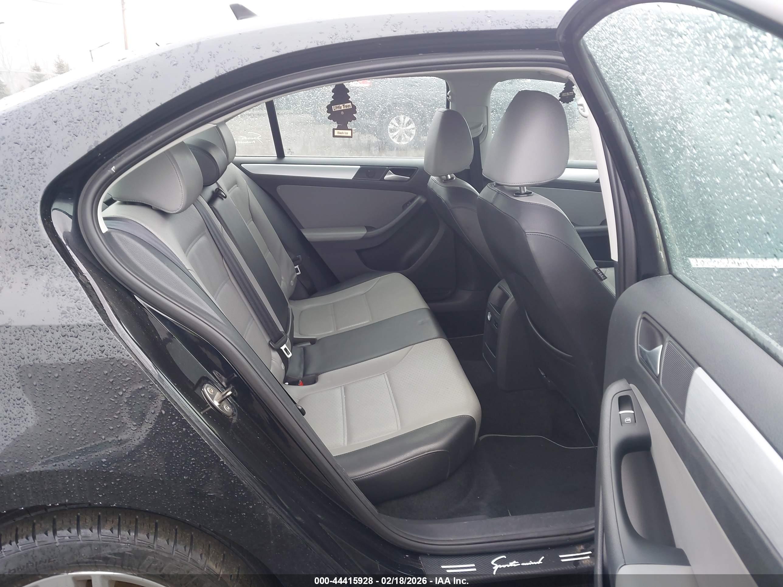 VOLKSWAGEN JETTA image 8