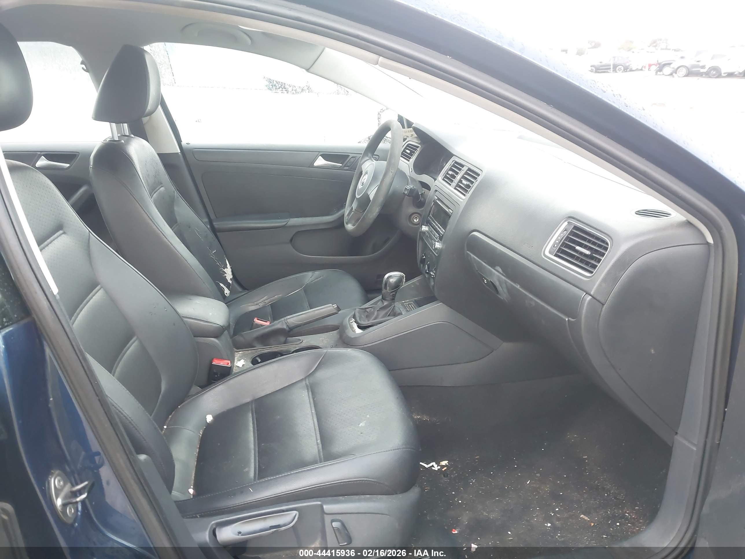 VOLKSWAGEN JETTA image 5