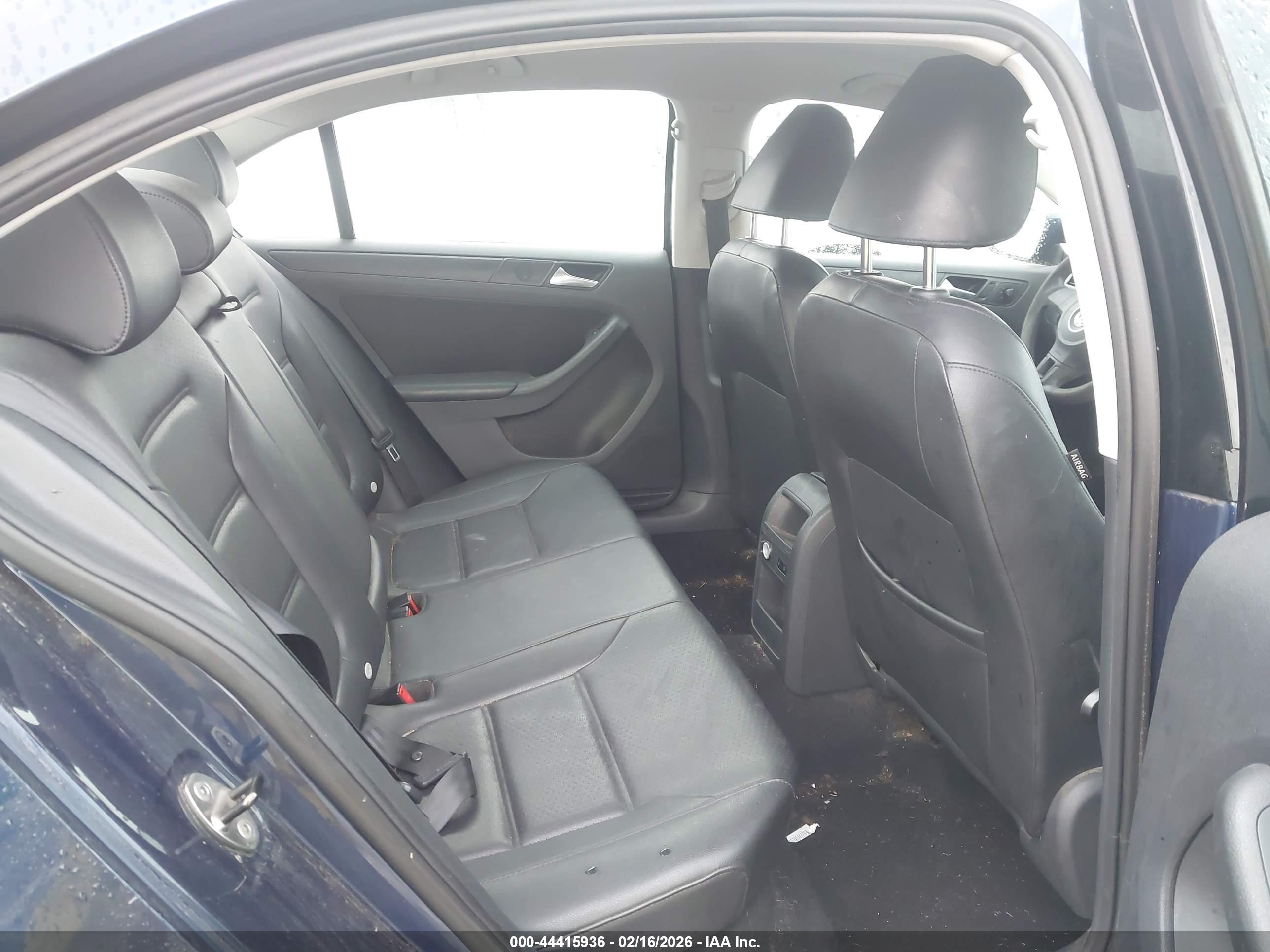 VOLKSWAGEN JETTA image 8