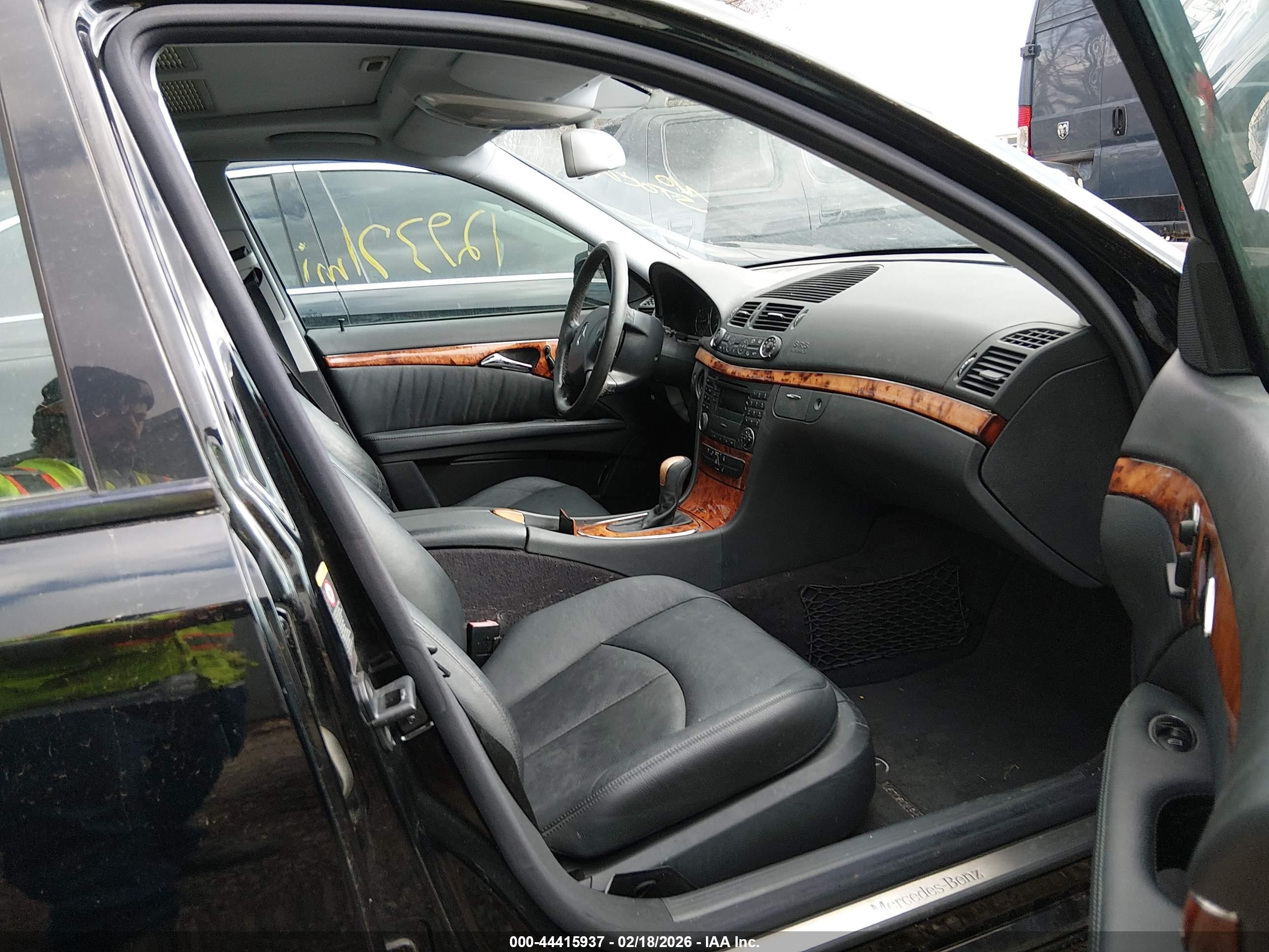 MERCEDES-BENZ E image 5