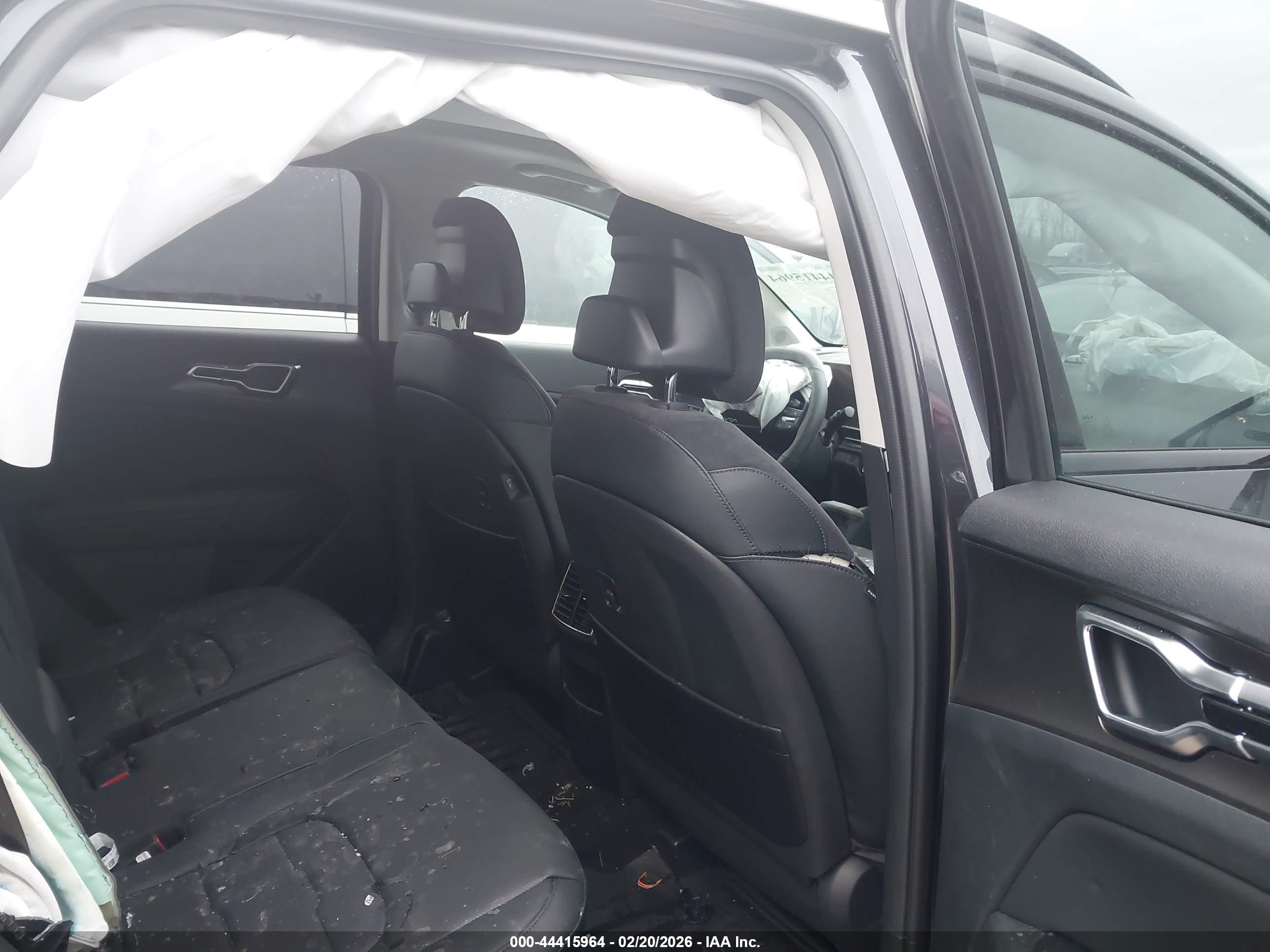 KIA SPORTAGE image 8