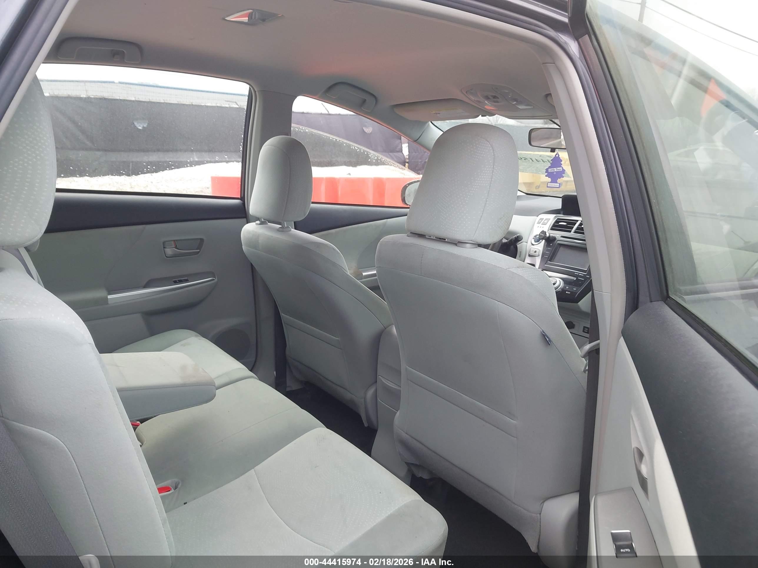 TOYOTA PRIUS image 8
