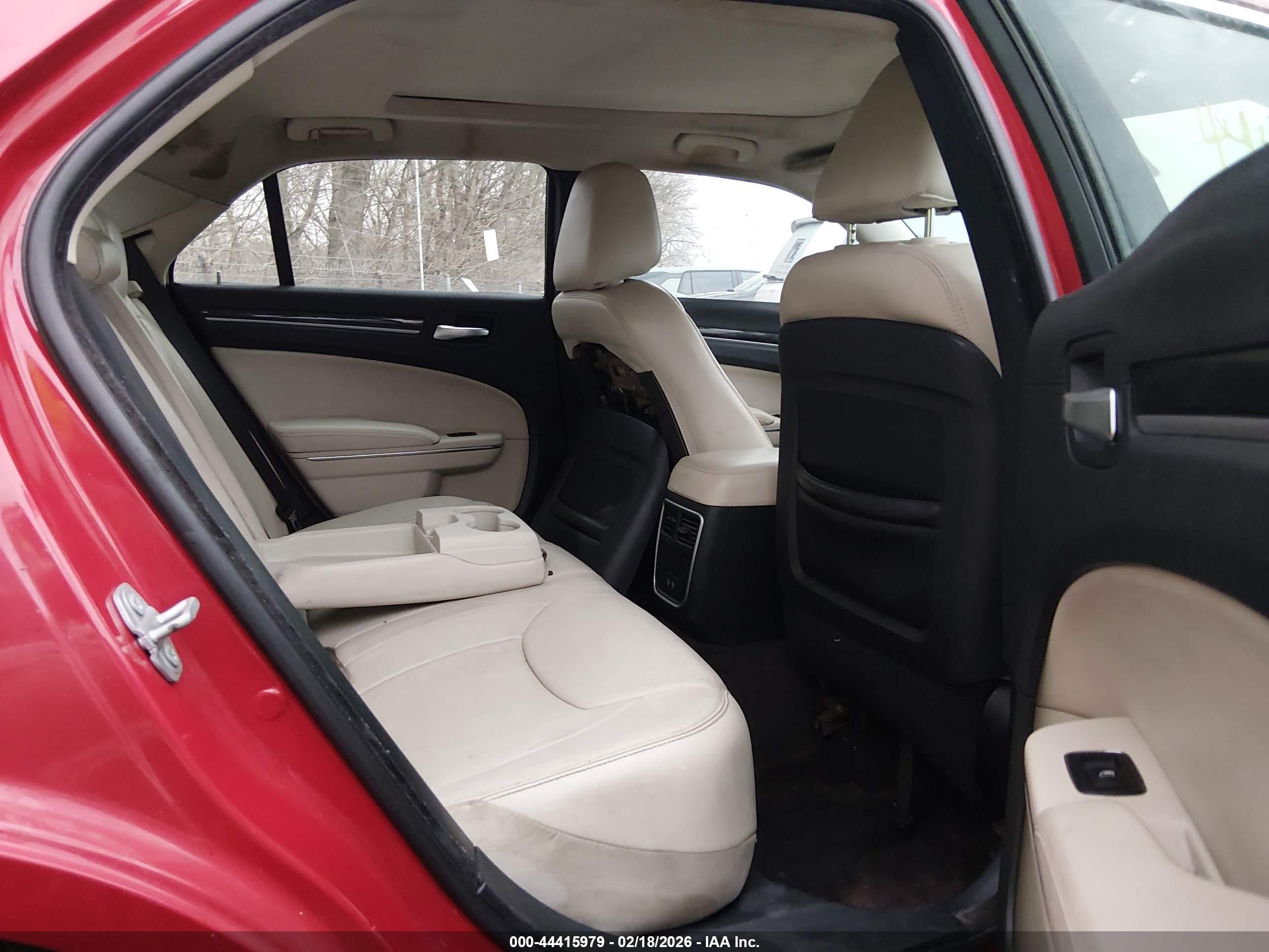 CHRYSLER 300 image 8